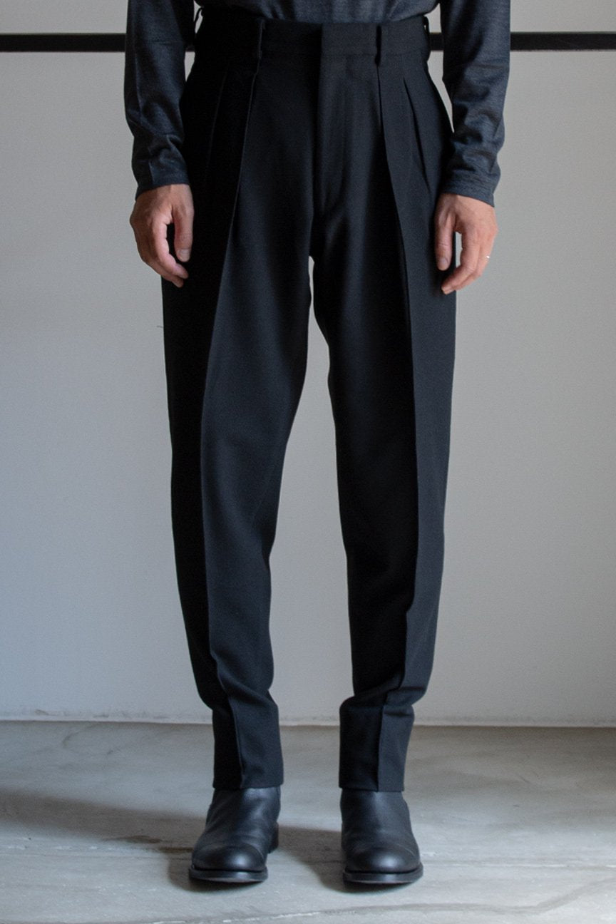 豪華 「RAINMAKER」2-PLEATED TROUSERS CHACOAL / スラックス