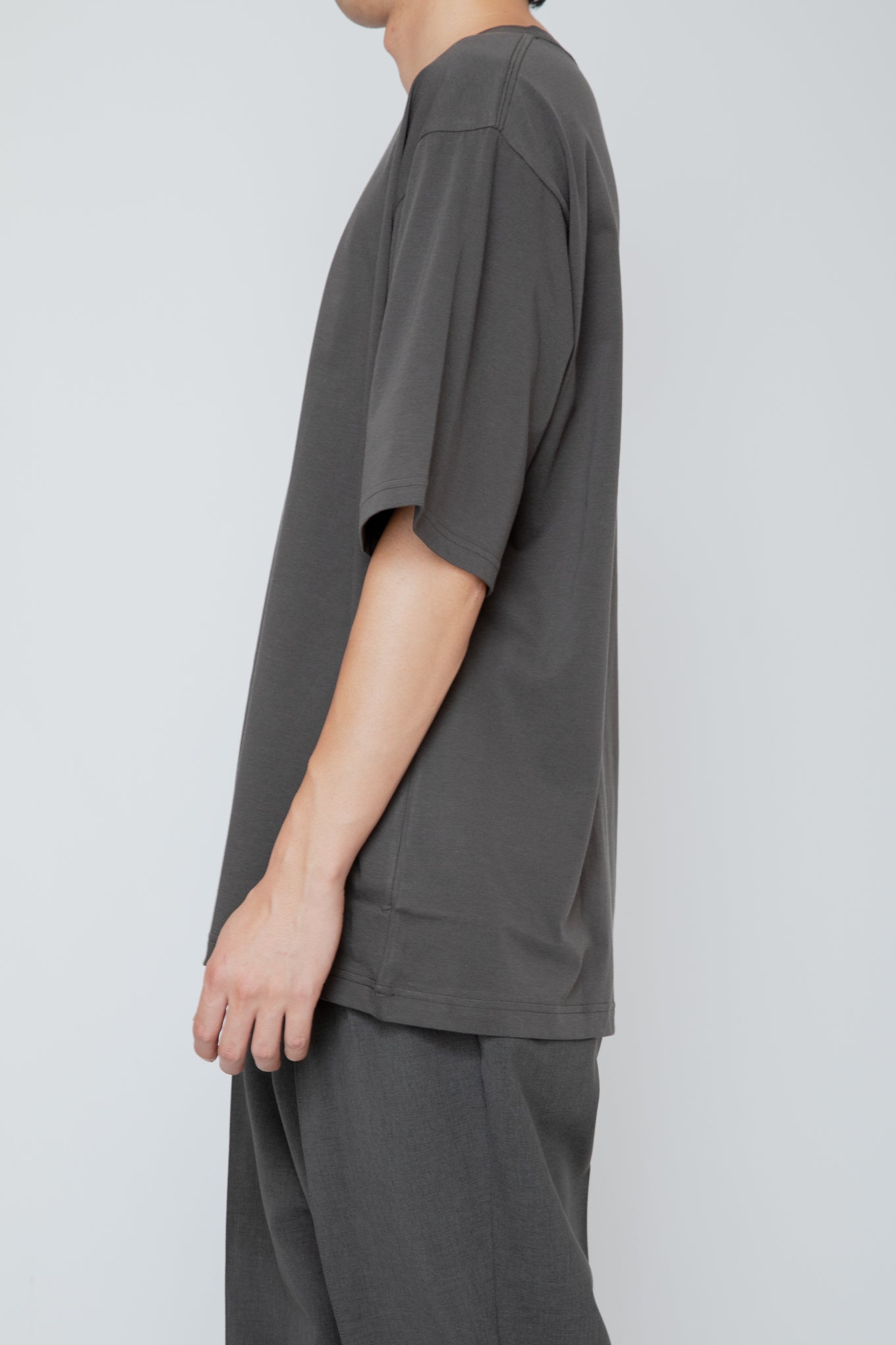 CREW-NECK T-SHIRT / CHARCOAL