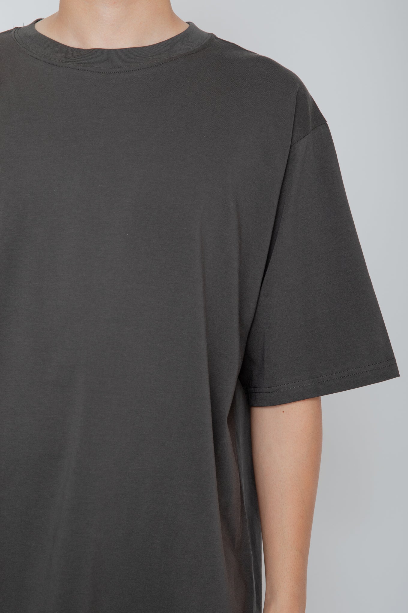 CREW-NECK T-SHIRT / CHARCOAL