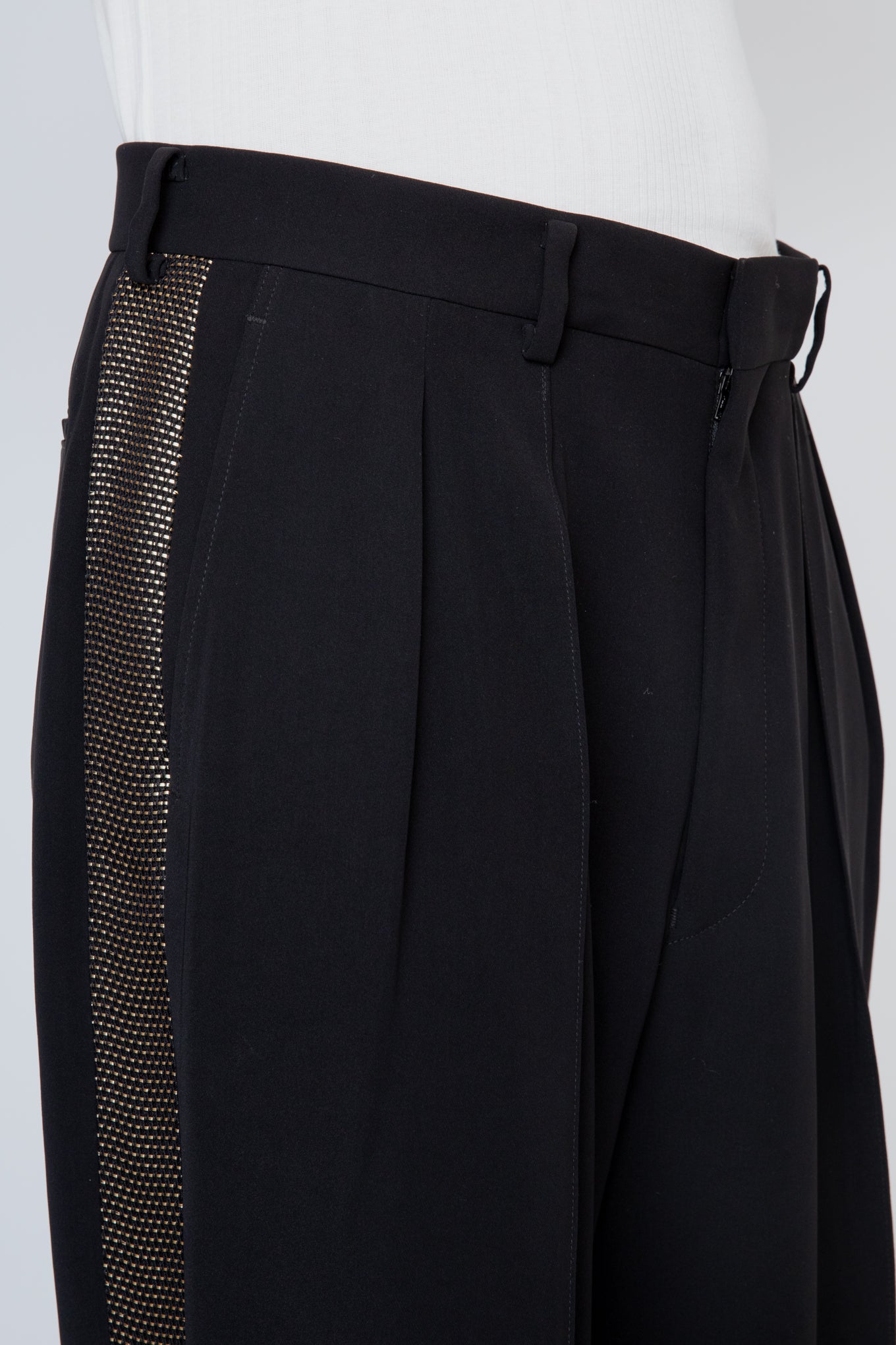 SIDE STRIPE TROUSERS / BLACK x GOLD