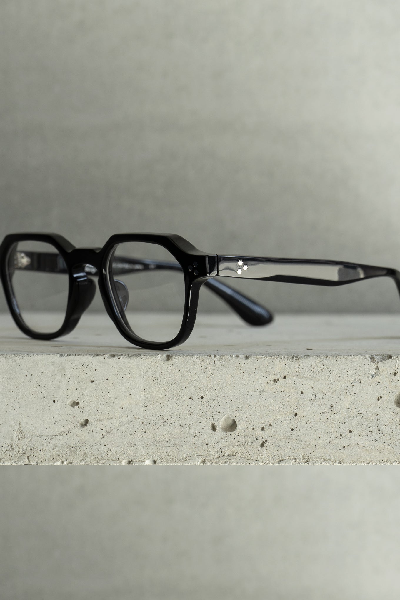 DJET / FRAME-BLACK LENS-CLEAR