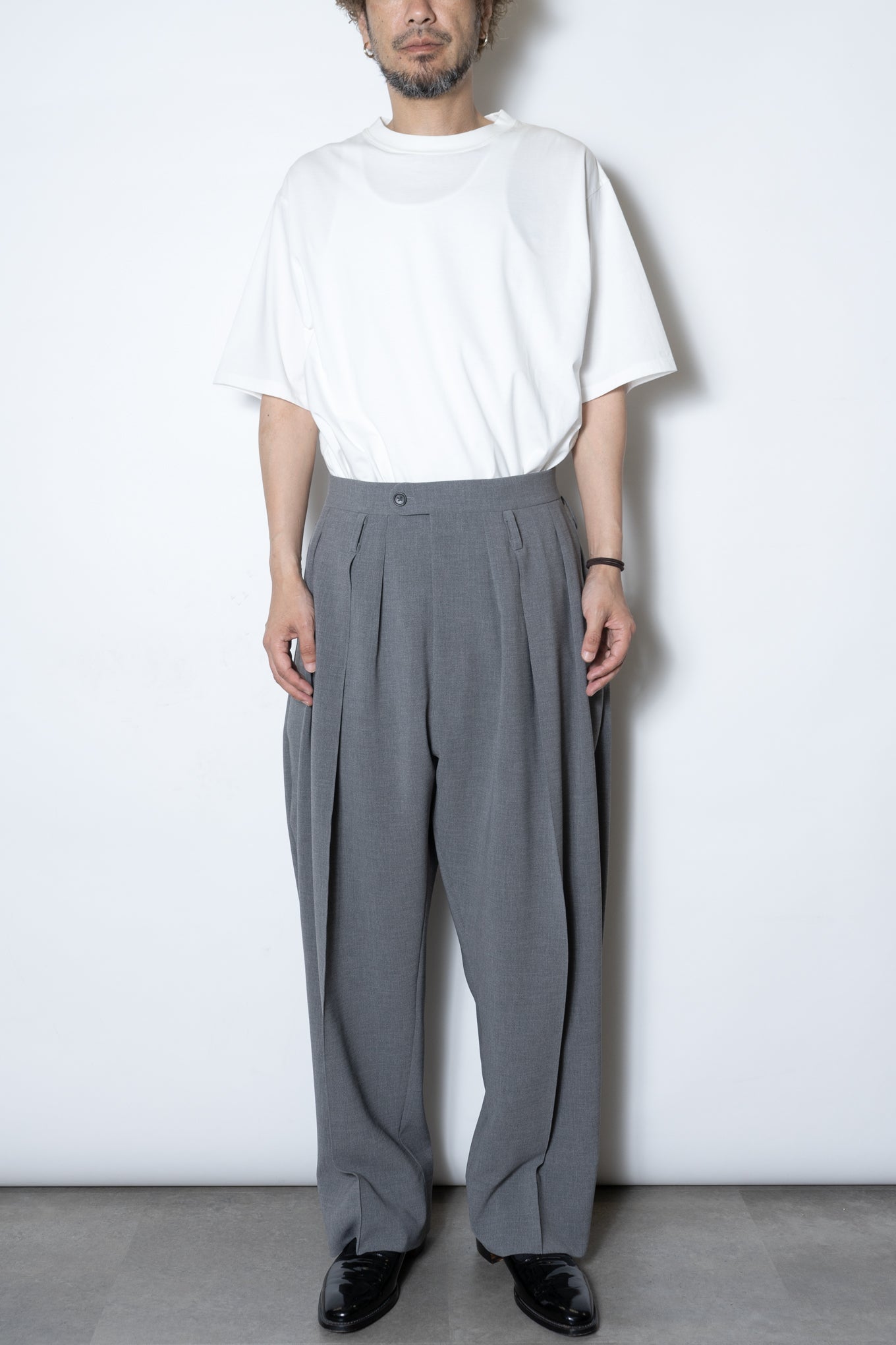 DOUBLE CLOTH 3-PLEATED TROUSERS / PEARL GRAY
