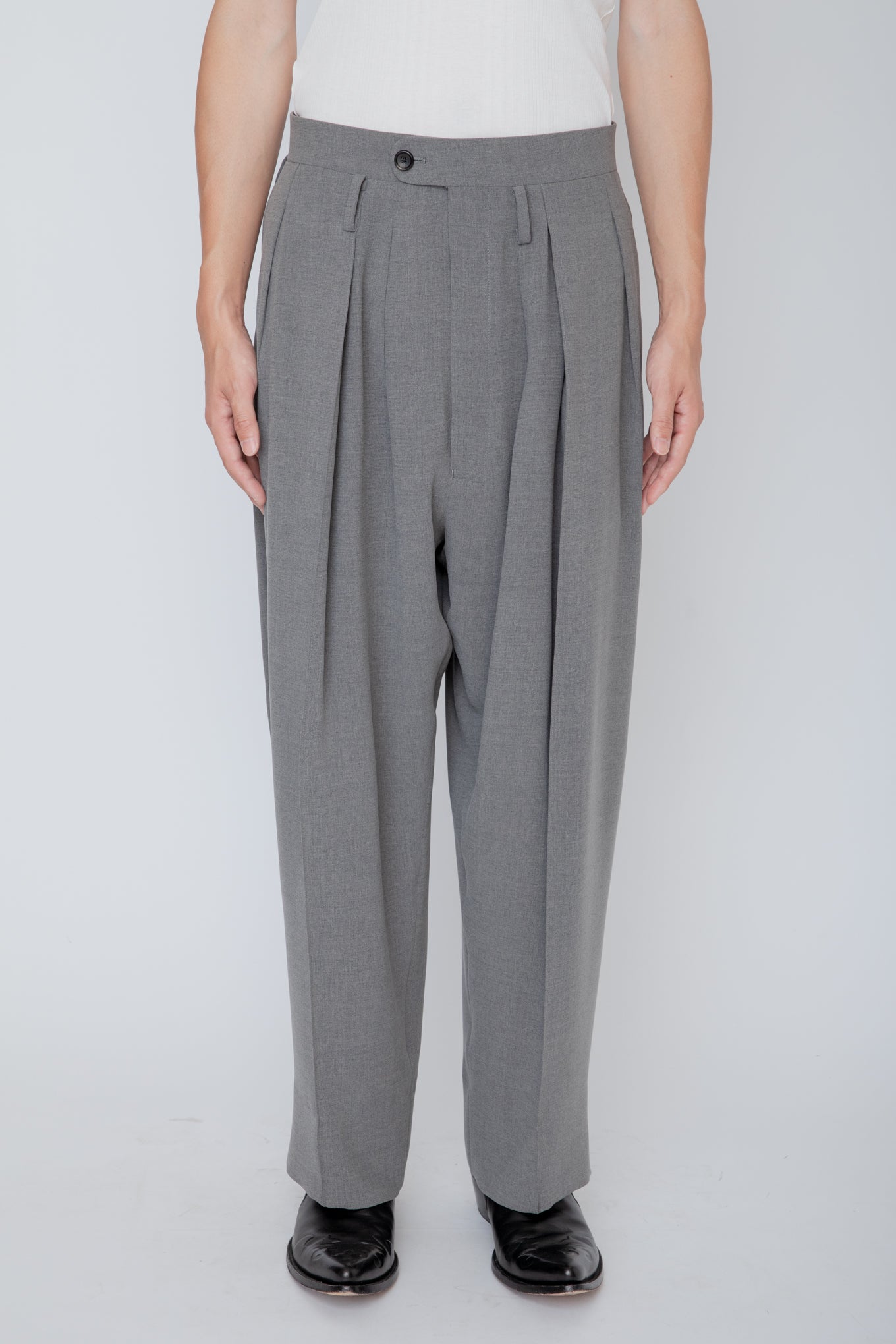 MELANGE TWILL 3-PLEATED TROUSERS / TOP GRAY