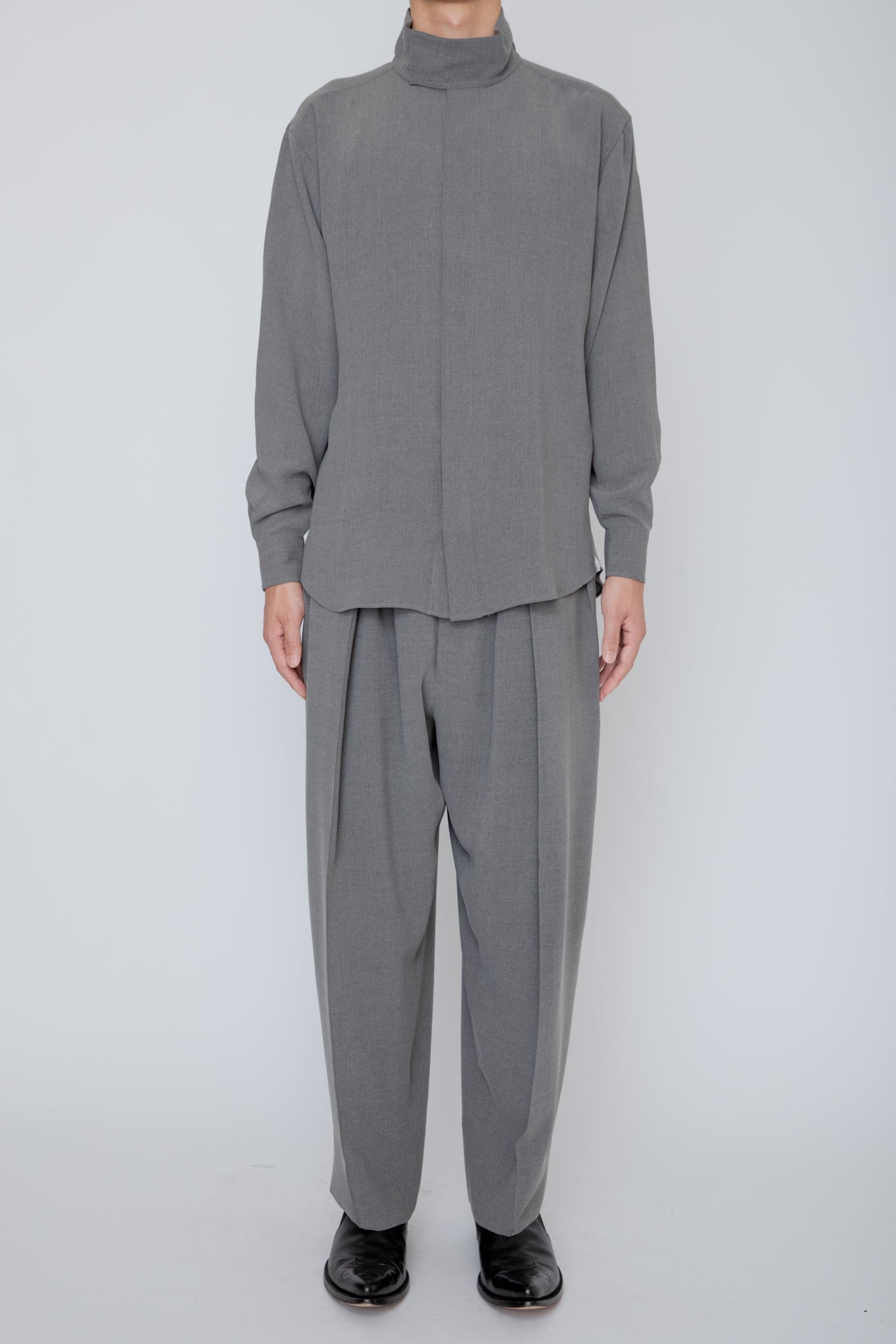 MELANGE TWILL 3-PLEATED TROUSERS / TOP GRAY