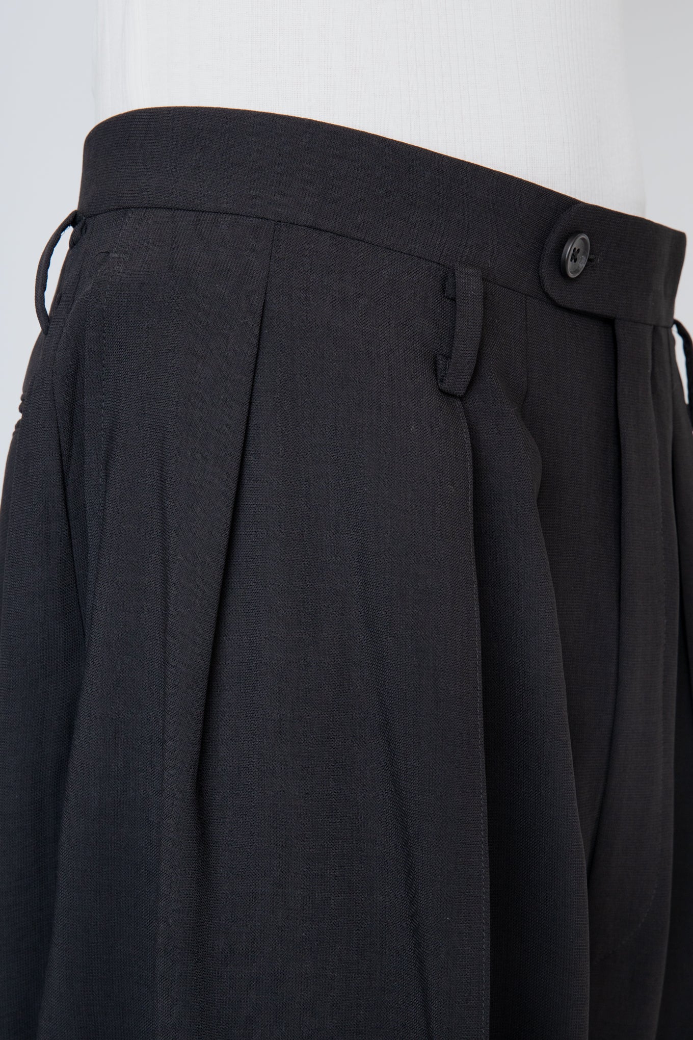 MELANGE TWILL 3-PLEATED TROUSERS / BLACK