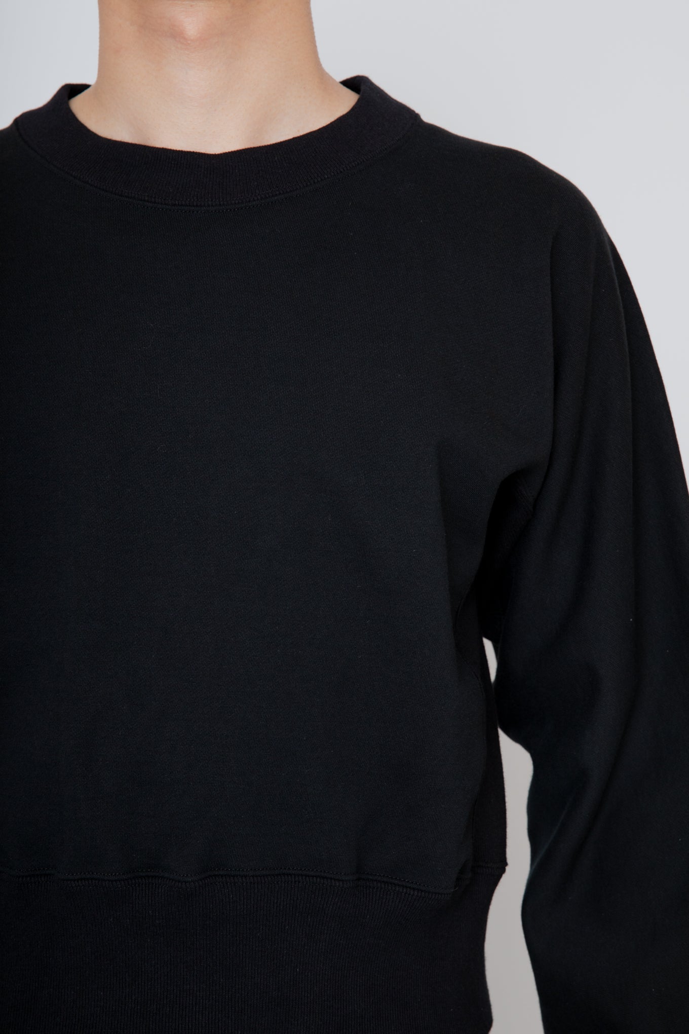 ONE-SIDE KIMONO SLEEVE SWEATSHIRT_TIGHT FIT / BLACK