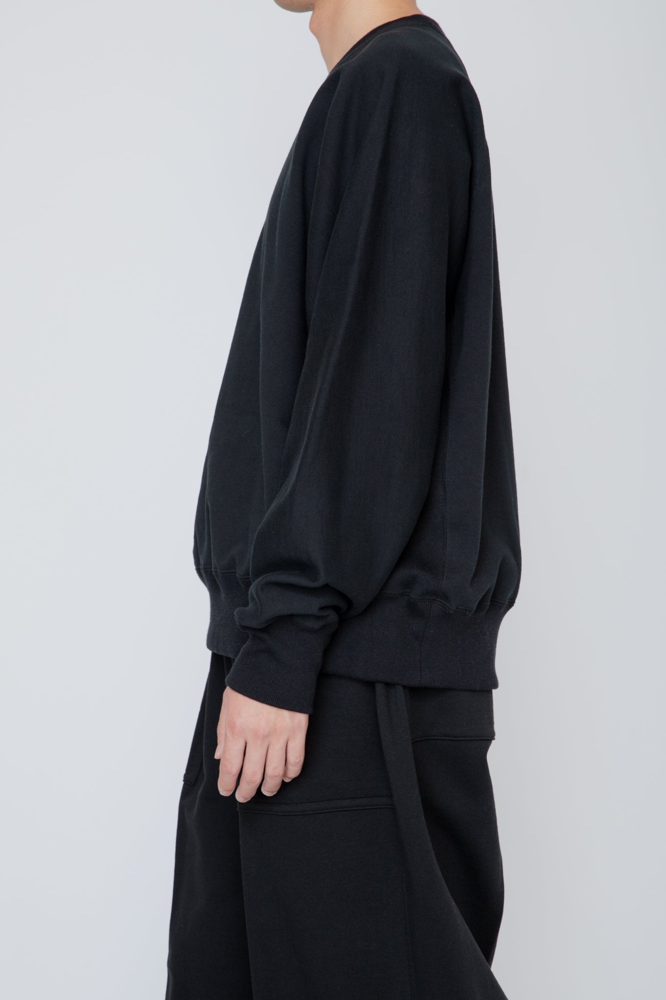 ONE-SIDE KIMONO SLEEVE SWEATSHIRT_LOOSE FIT / BLACK