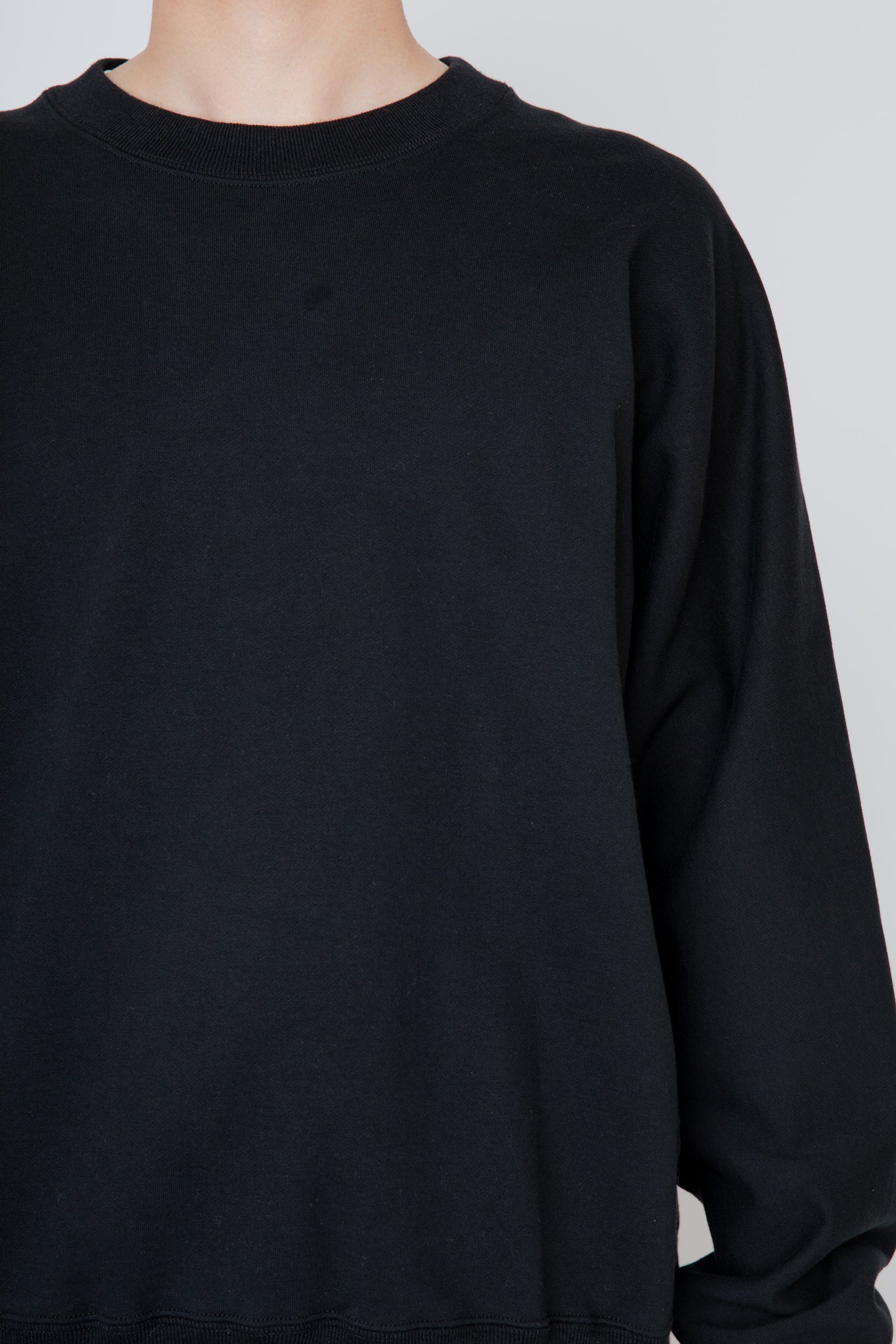 ONE-SIDE KIMONO SLEEVE SWEATSHIRT_LOOSE FIT / BLACK