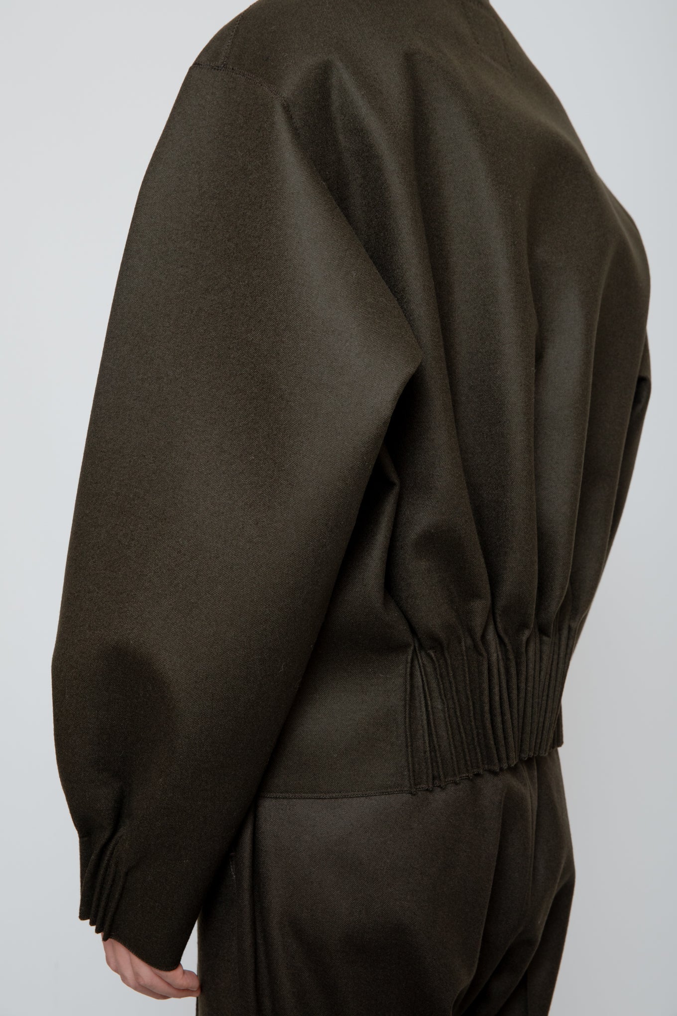 BUMPY GATHERED JACKET / DARK OLIVE