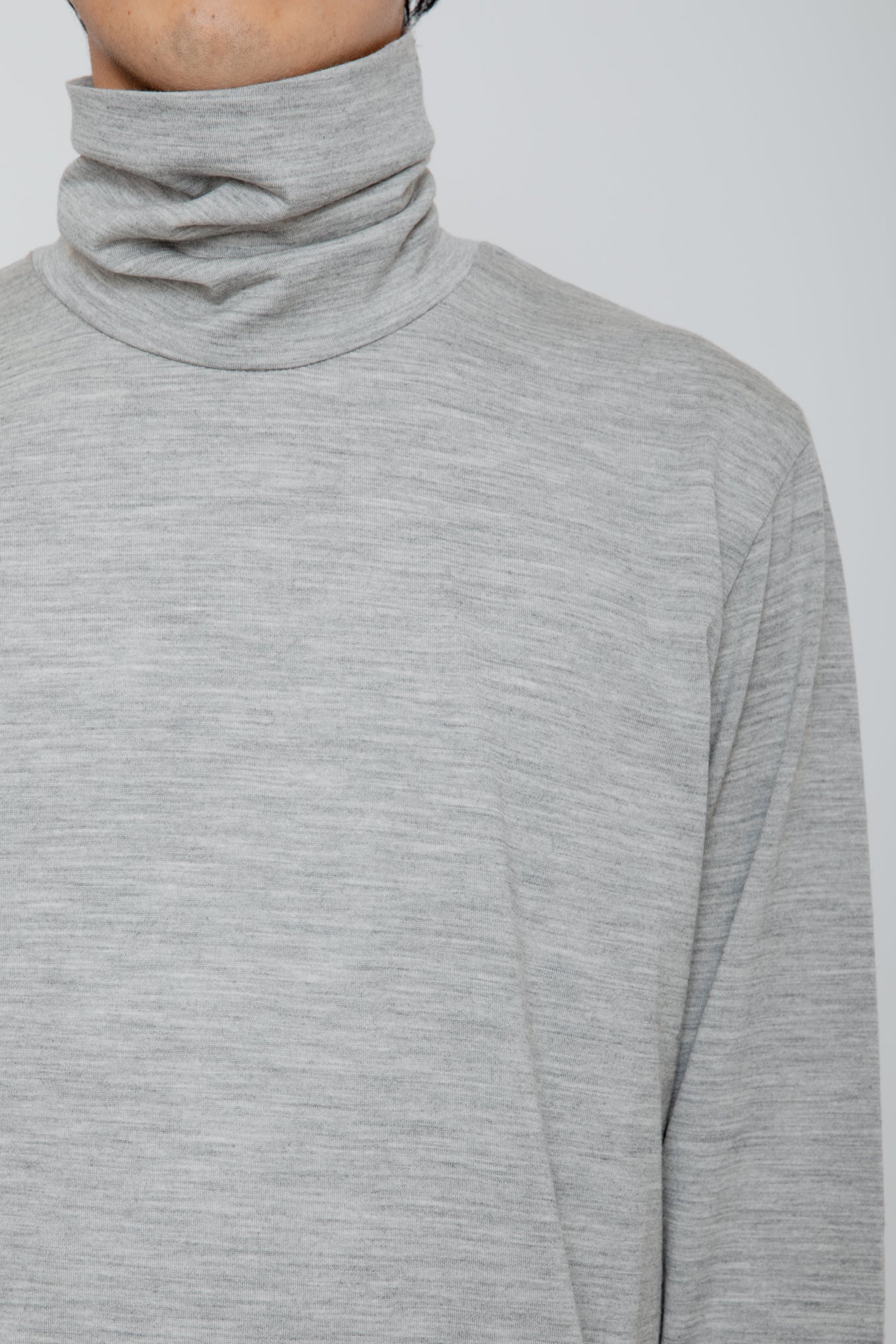 WASHABLE-WOOL HIGH NECK SHIRT / TOP GRAY