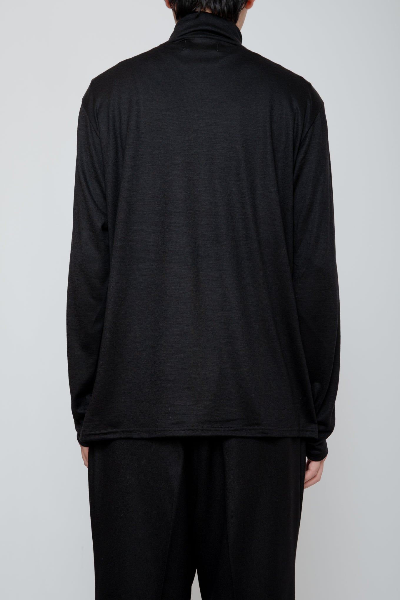 WASHABLE-WOOL HIGH NECK SHIRT / BLACK