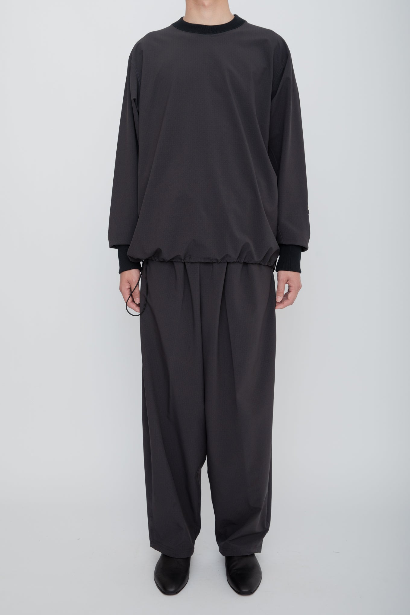 VOYAGER PULLOVER / CHARCOAL