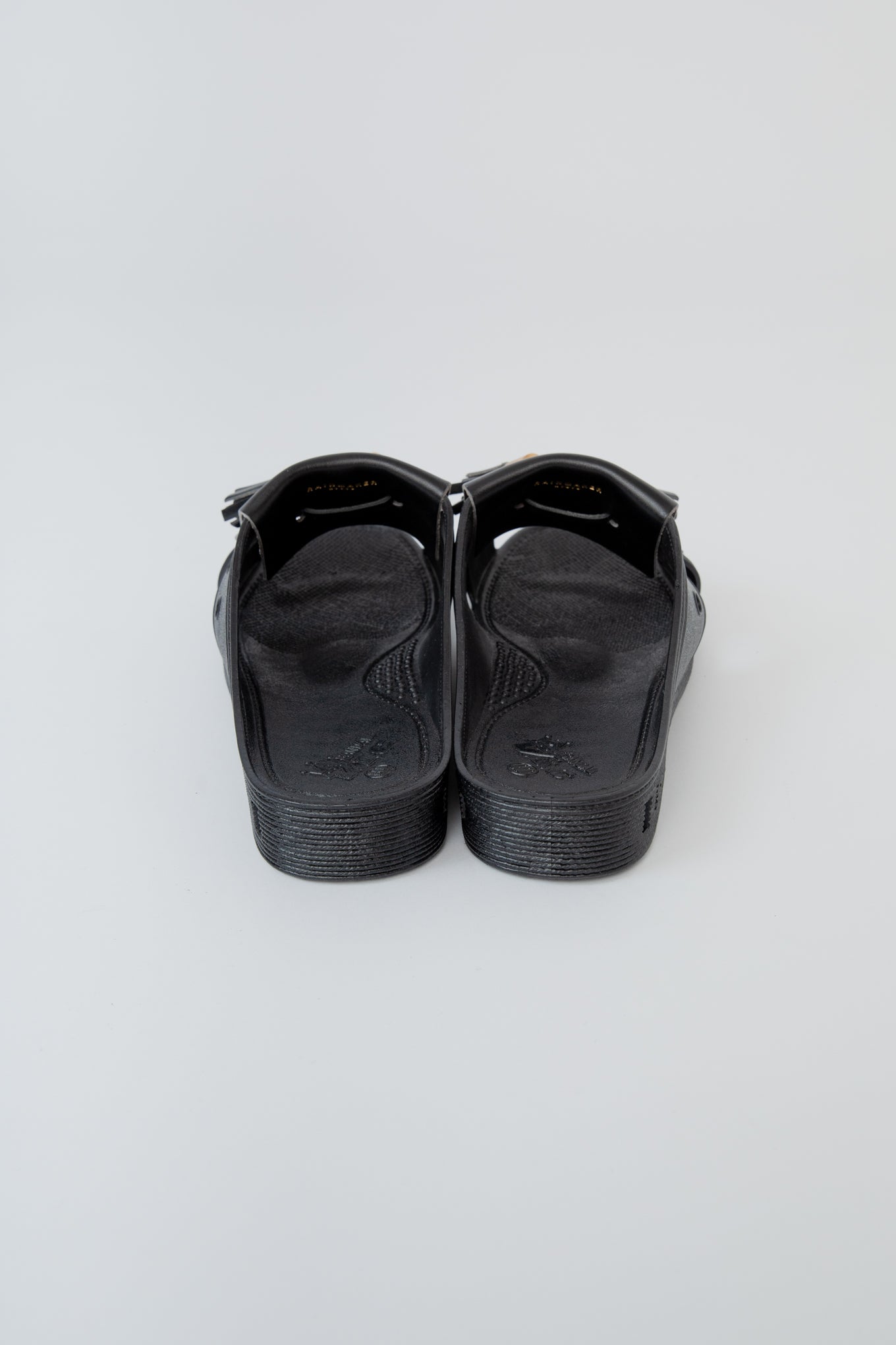 TASSELED RUBBER SLIDES / BLACK