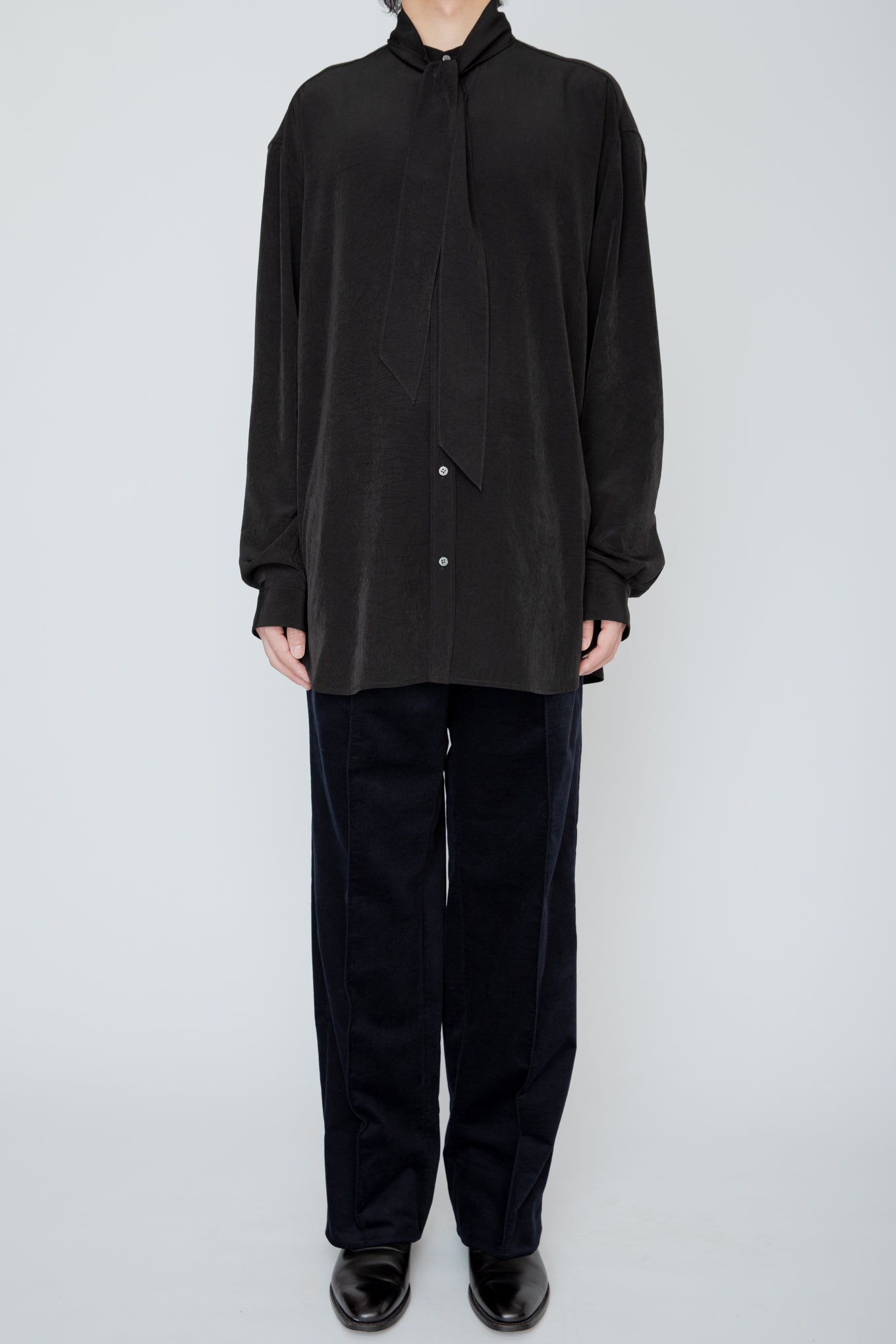 DETACHABLE SCARF-COLLAR SHIRT / BLACK