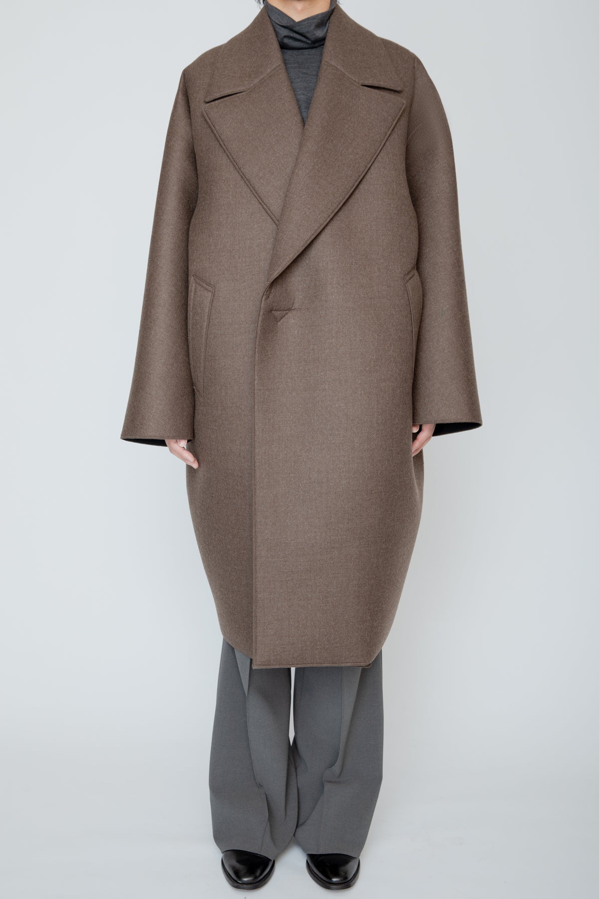LOFTED ULSTER COAT / BROWN