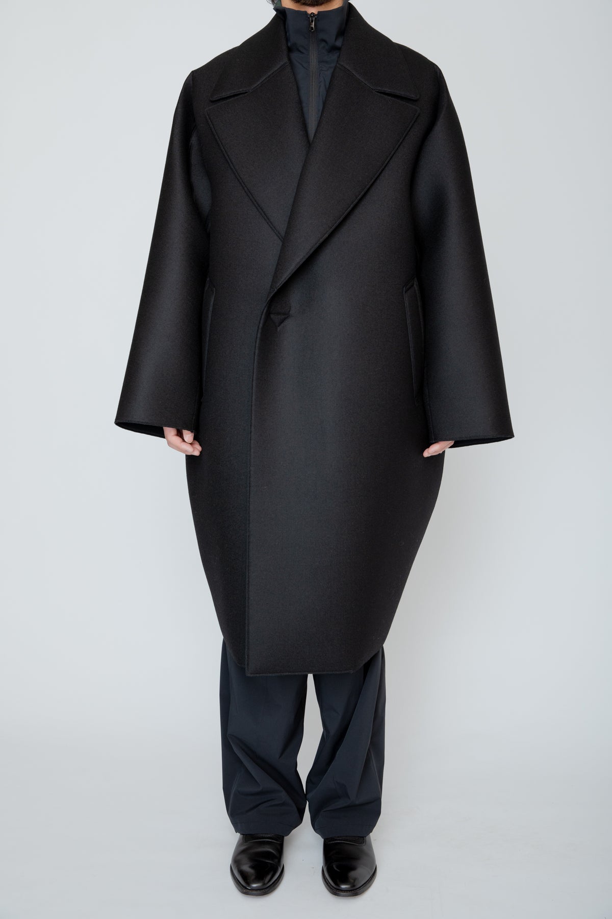 LOFTED ULSTER COAT / BLACK