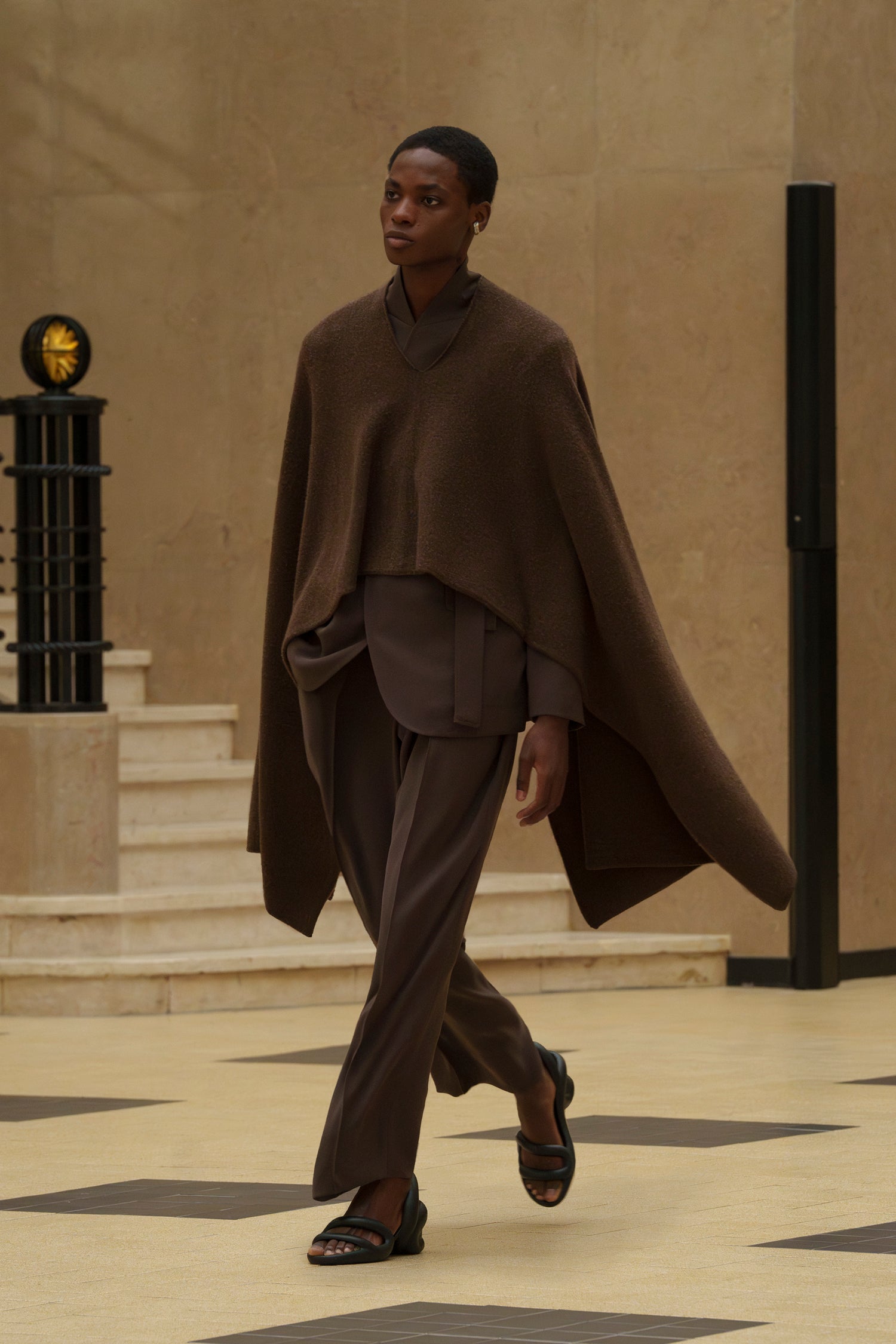 24AW RAINMAKER ストールポンチョ 定価71,500円 24AW RAINMAKER ストールポンチョ 定価71,500円 - メルカリ