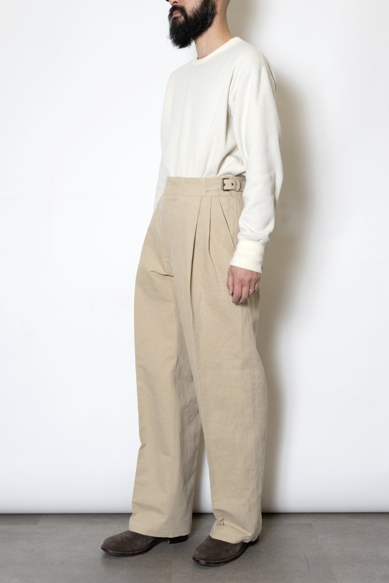 CANVAS SIDE BELTED WIDE TROUSERS/SAND BEIGE