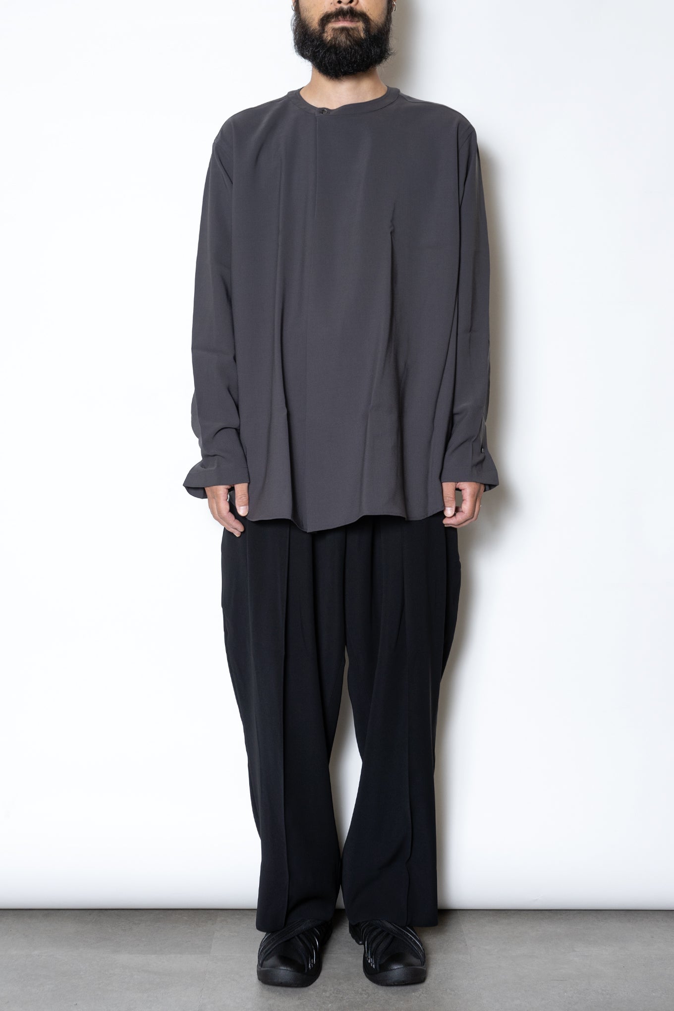 PLEATED SHIRT / CHARCOAL – RAINMAKER KYOTO