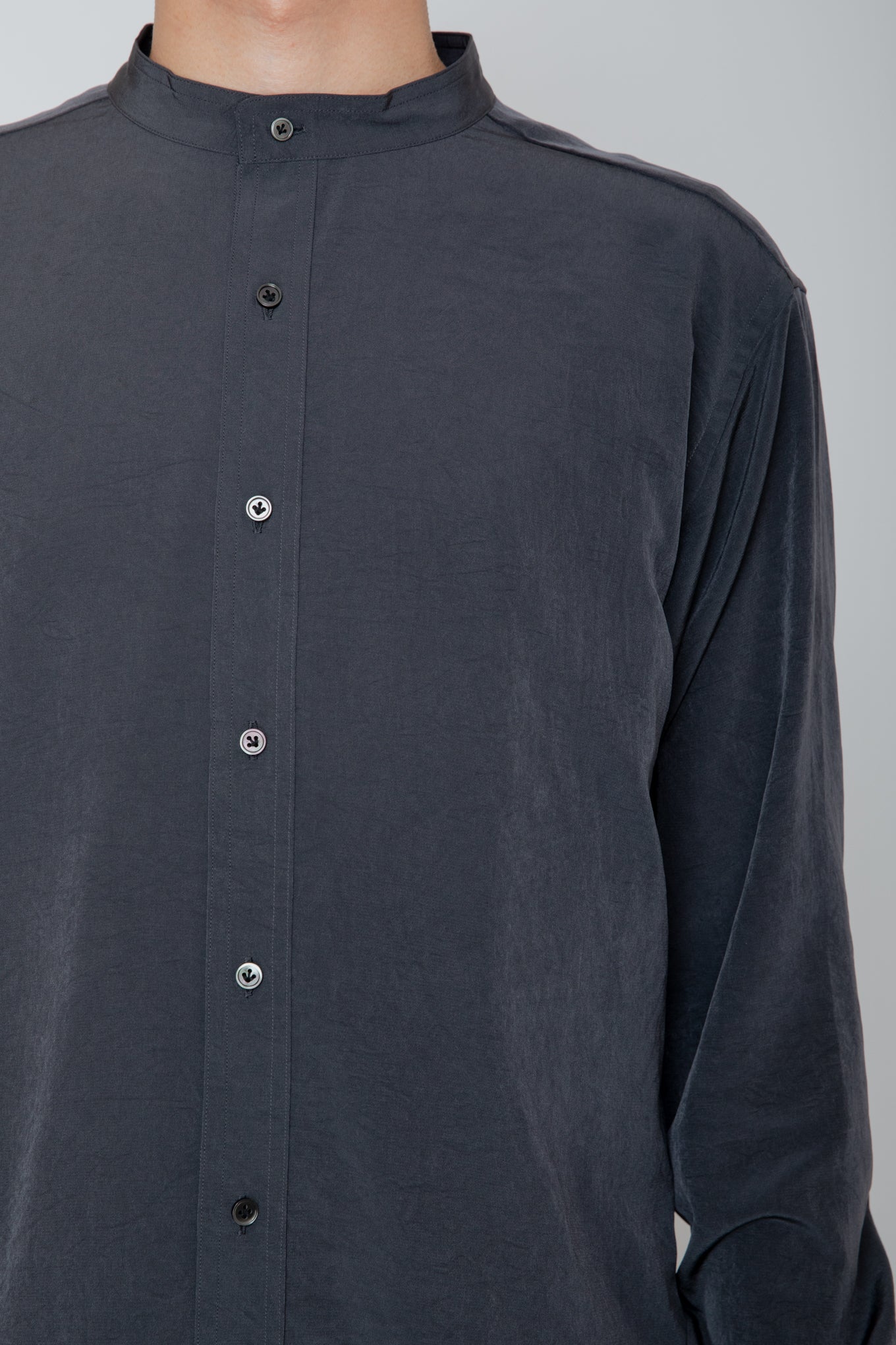 BAND COLLAR SHIRT / CHARCOAL