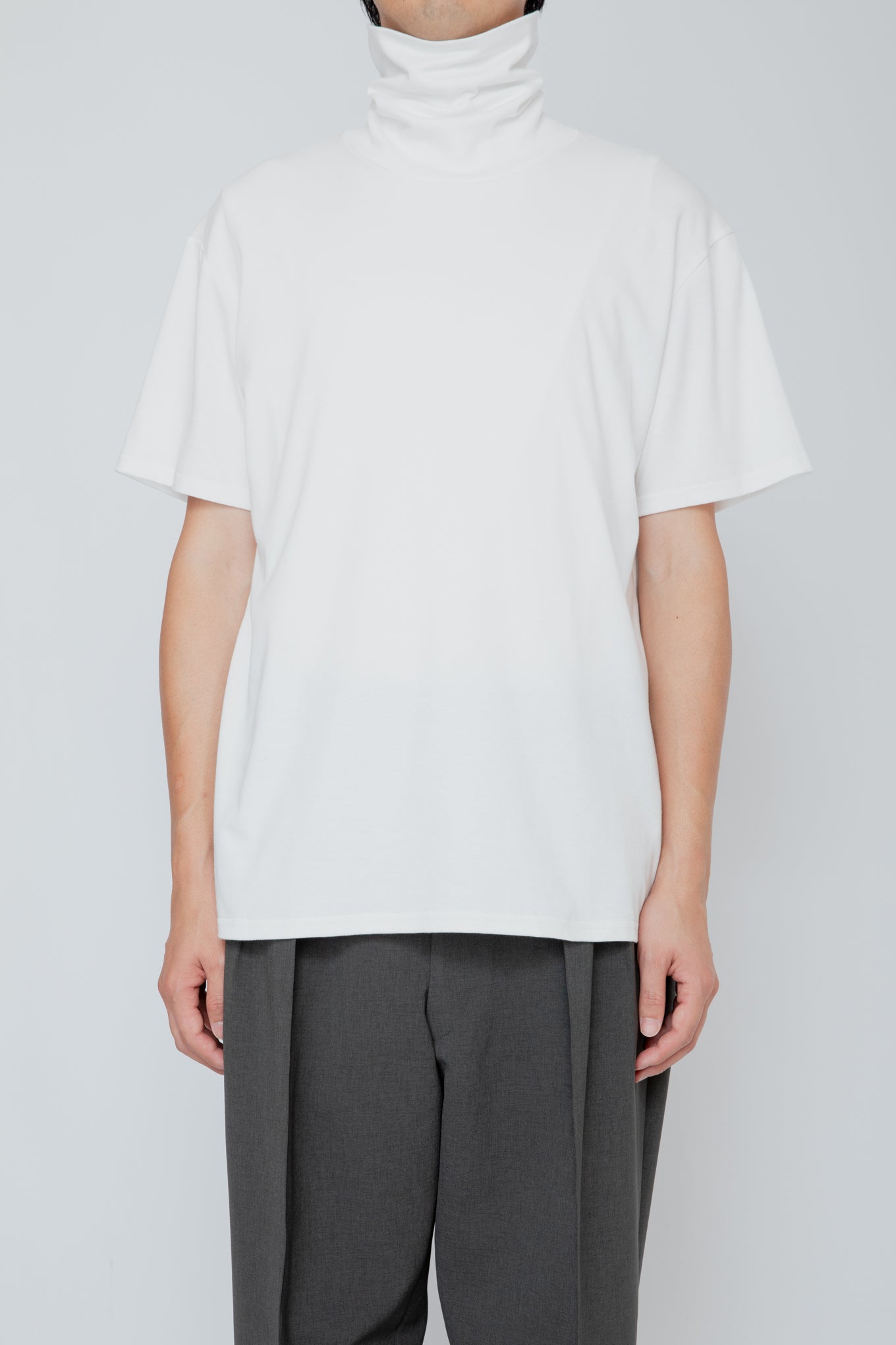 HIGH NECK S/S T-SHIRT / WHITE