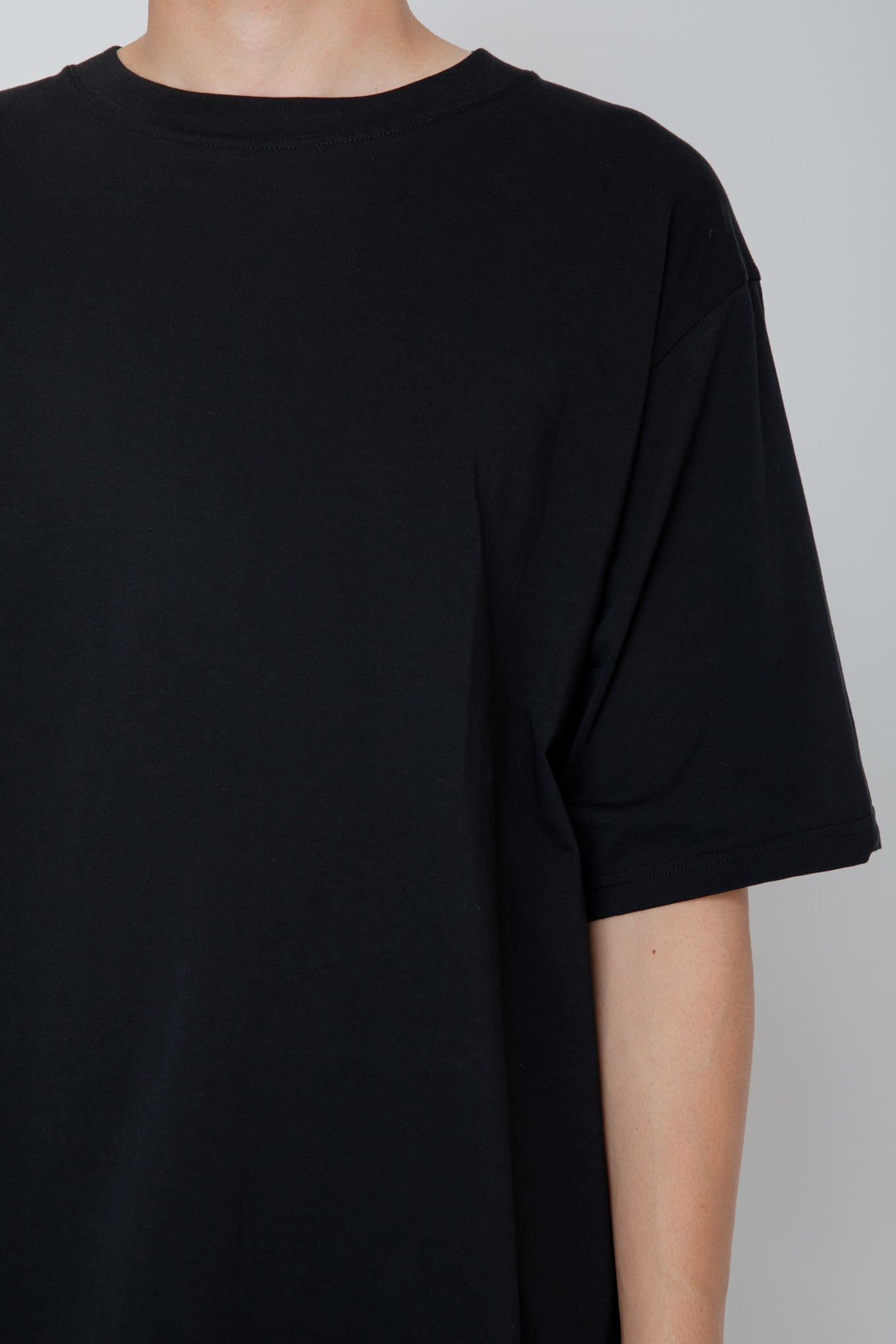 CREW-NECK T-SHIRT / BLACK