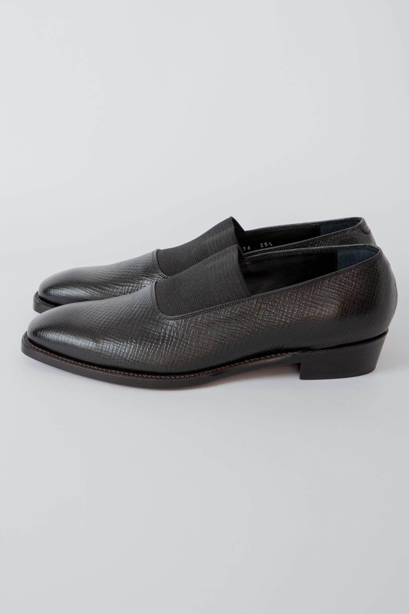 SHIRRING OPERA PUMPS / BLACK EMBOSS