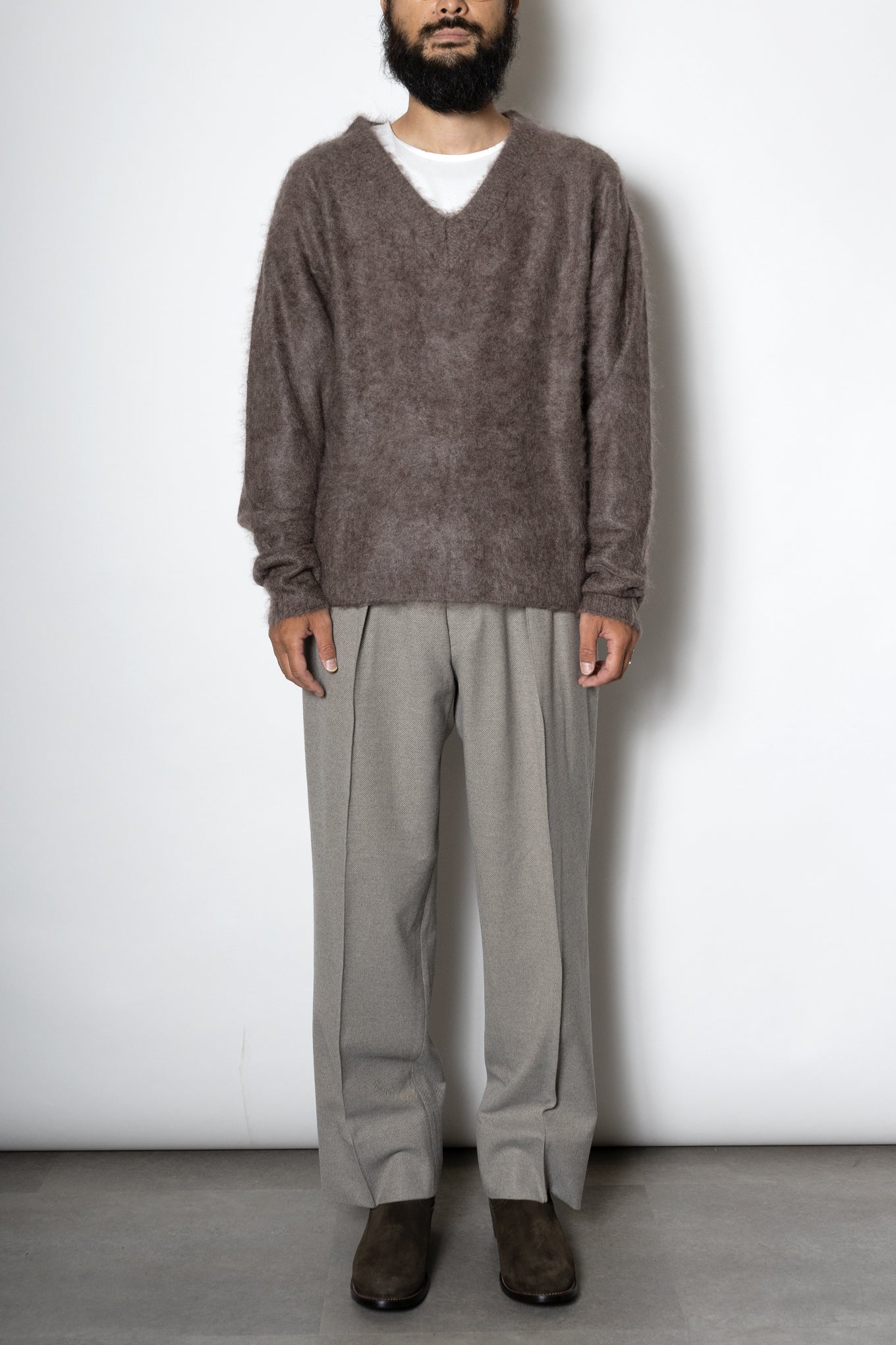 MINK CASHMERE V NECK SWEATER / FAWN