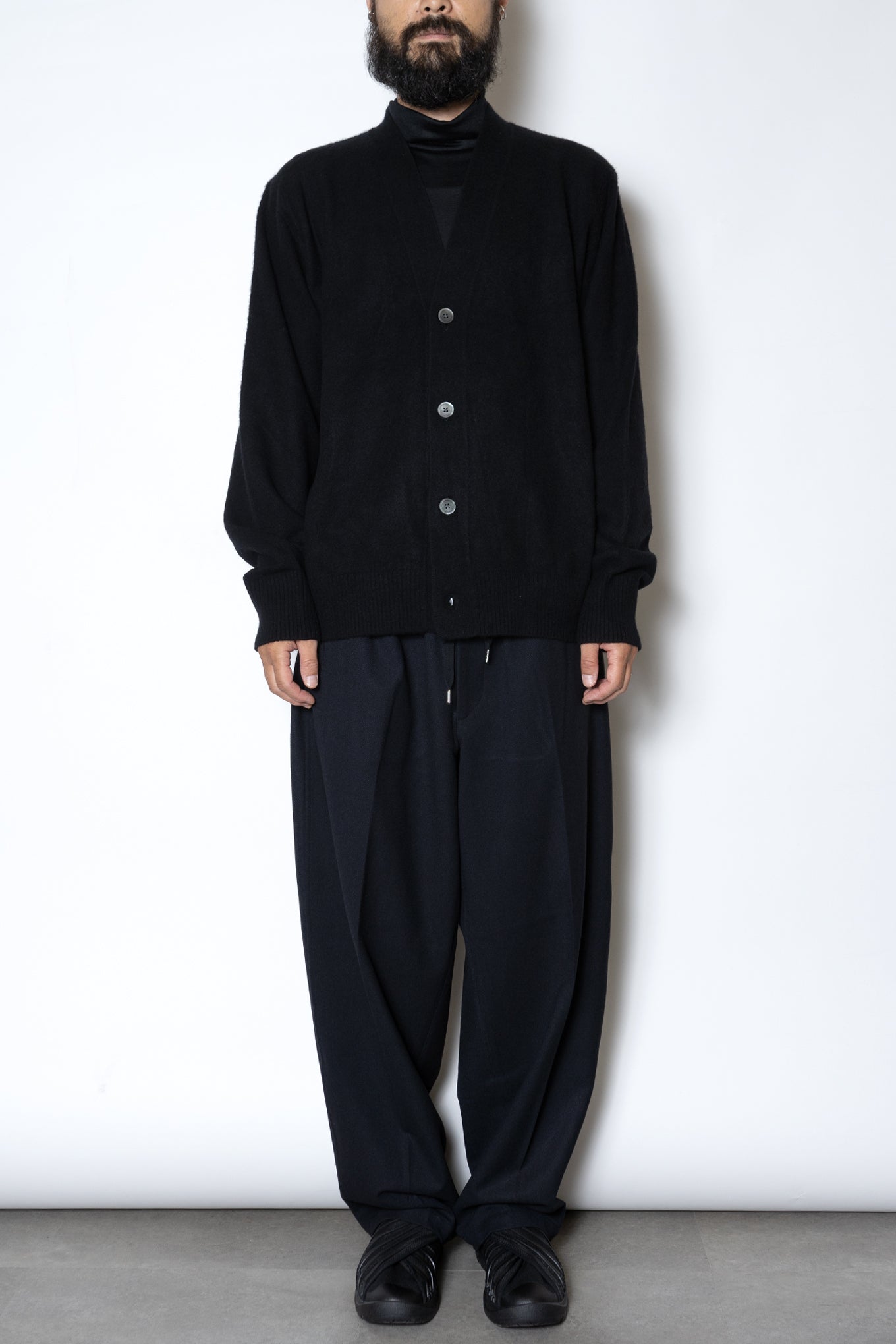 ONESIDE RAGLAN SLEEVE CARDIGAN / BLACK