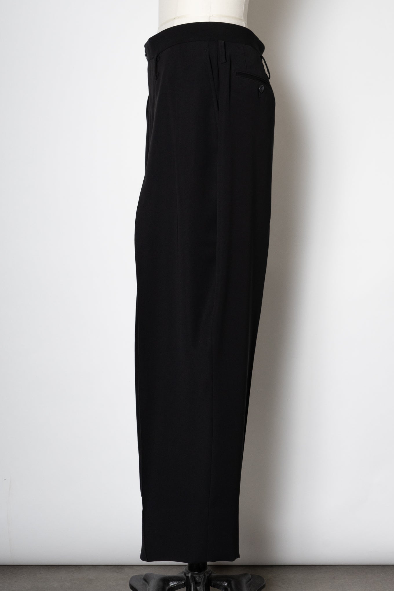 3-PLEATED TROUSERS / BLACK