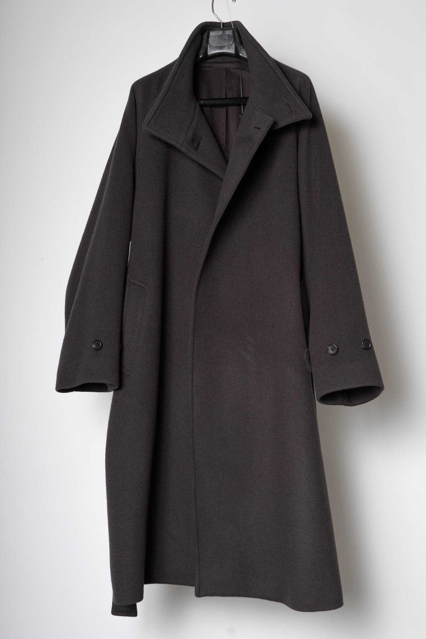 STAND COLLAR BELTED COAT / SEPIA