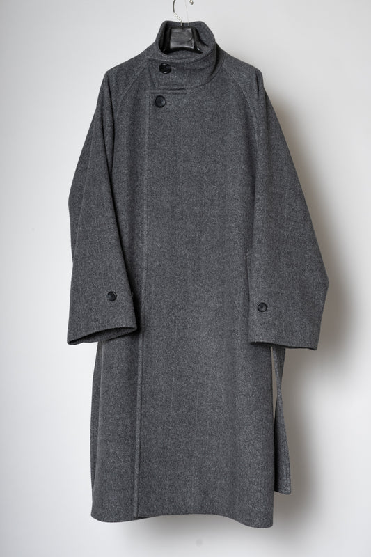 STAND COLLAR BELTED COAT / CHARCOAL HERRINGBONE