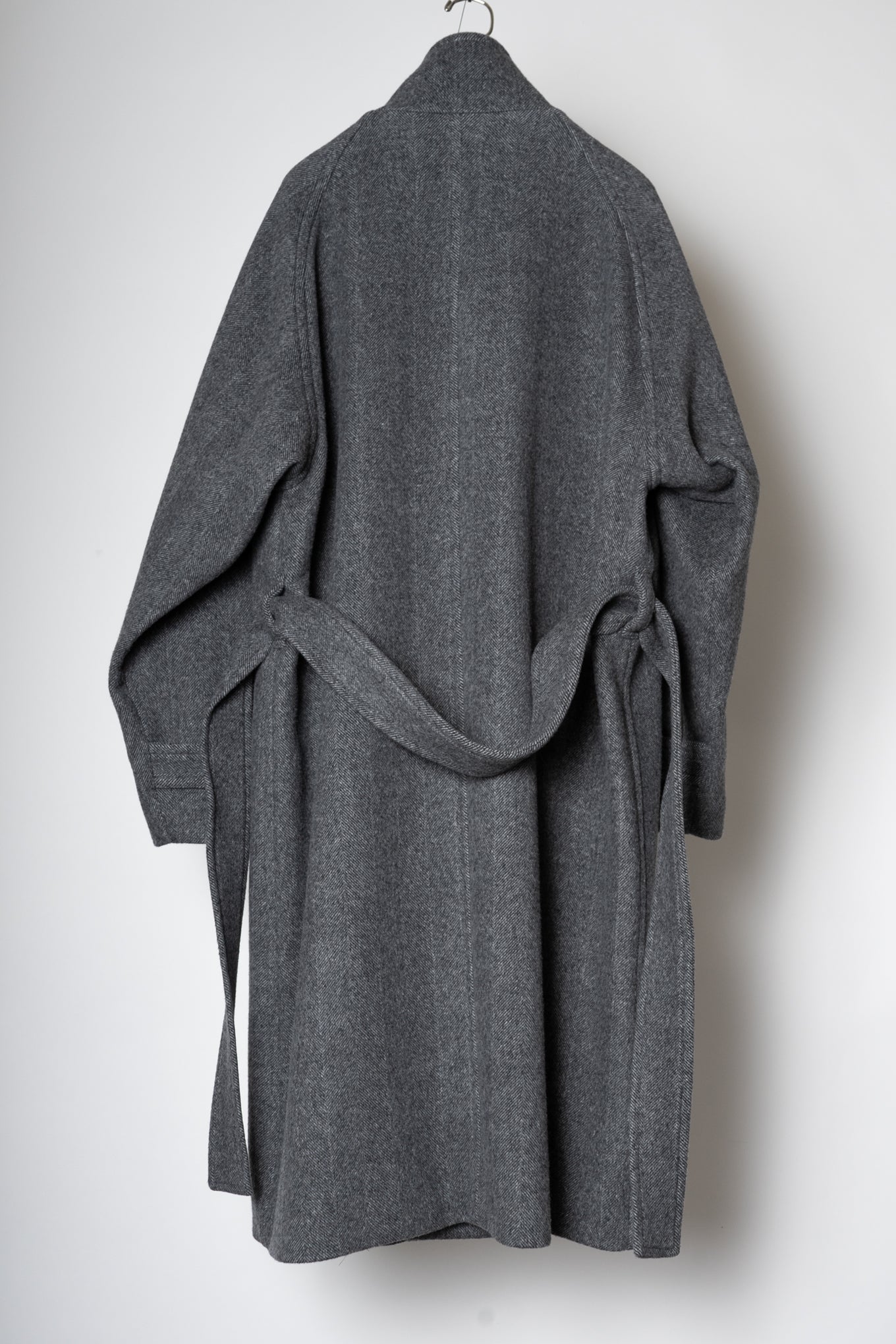 STAND COLLAR BELTED COAT / CHARCOAL HERRINGBONE