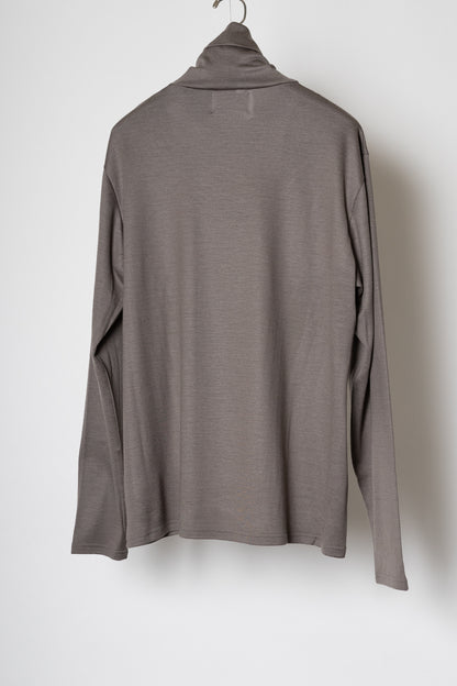 WASHABLE WOOL HIGH NECK SHIRT / TAUPE