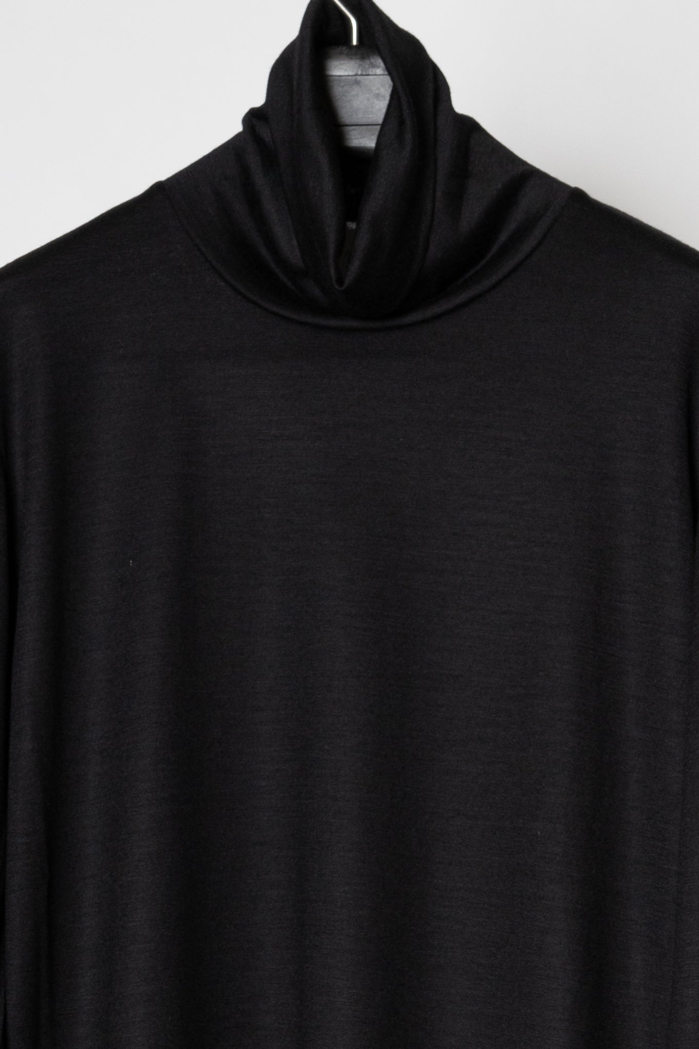 WASHABLE WOOL HIGH NECK SHIRT / BLACK