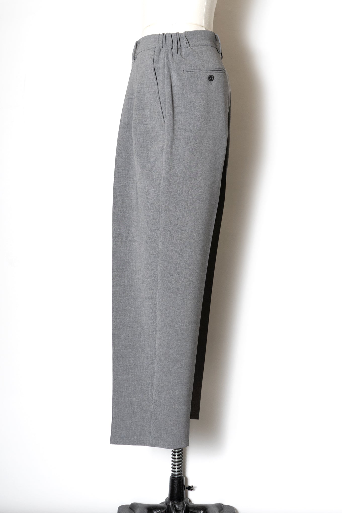 DOUBLE CLOTH SHIRRING TROUSERS / PEARL GRAY