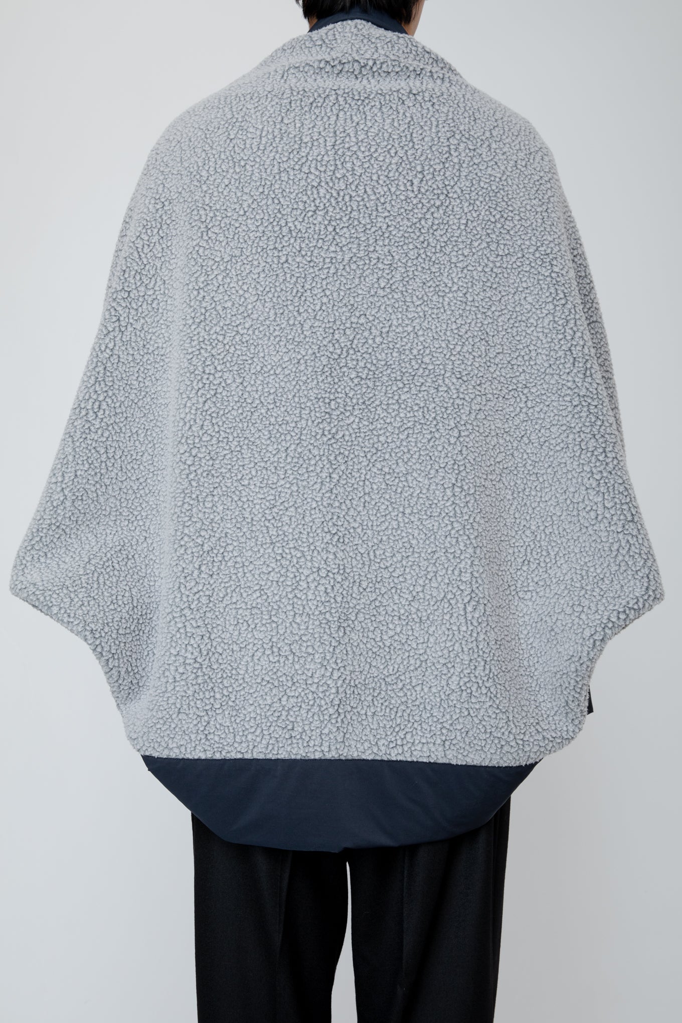 BLANKET MANTLE / GRAY