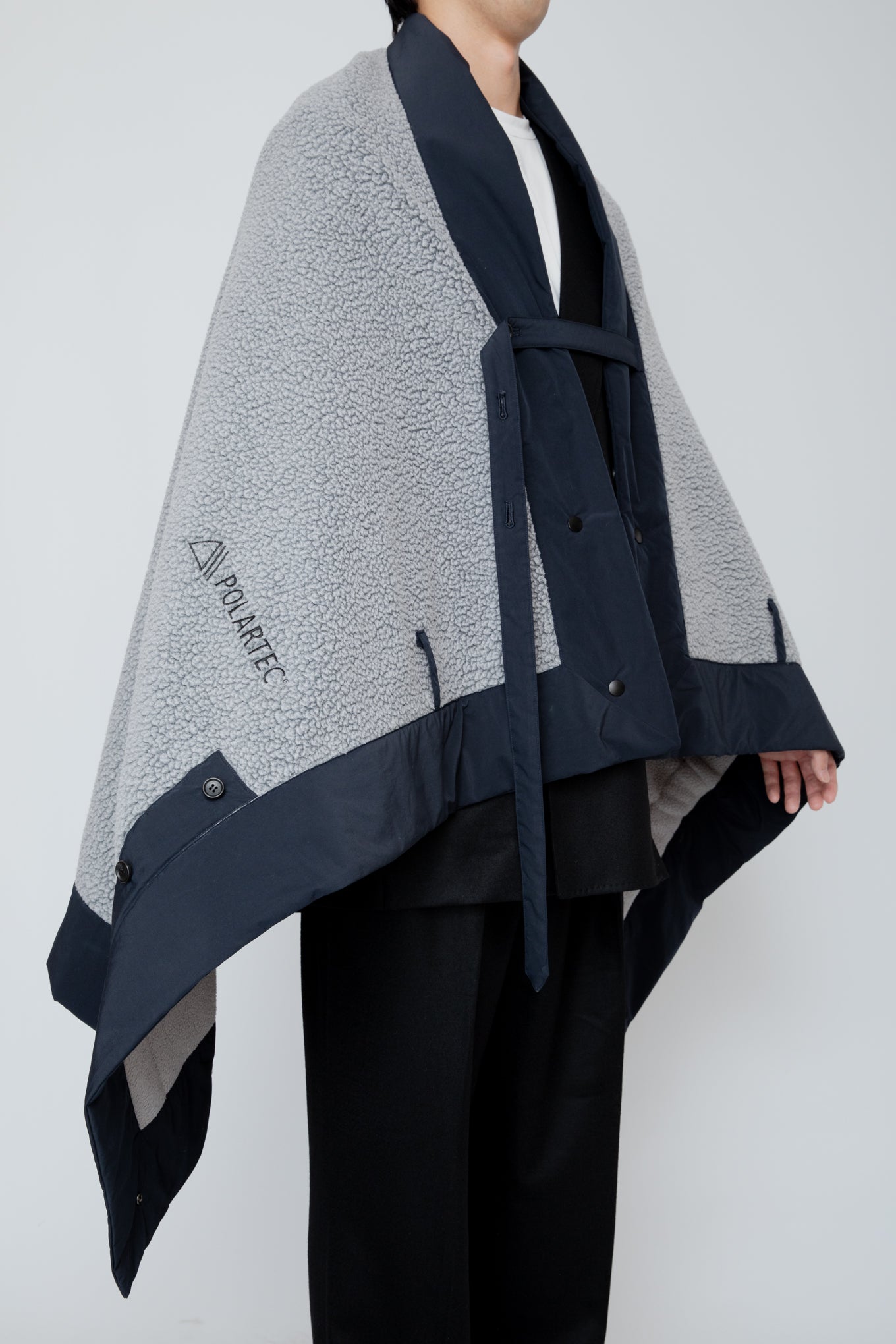 BLANKET MANTLE / GRAY