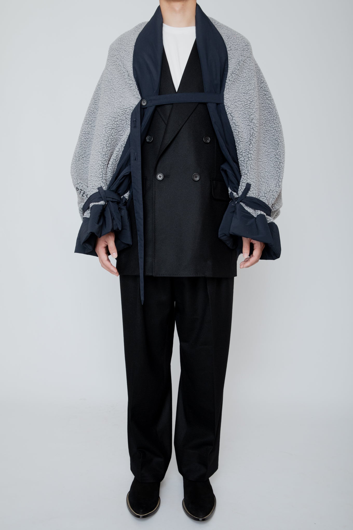 BLANKET MANTLE / GRAY