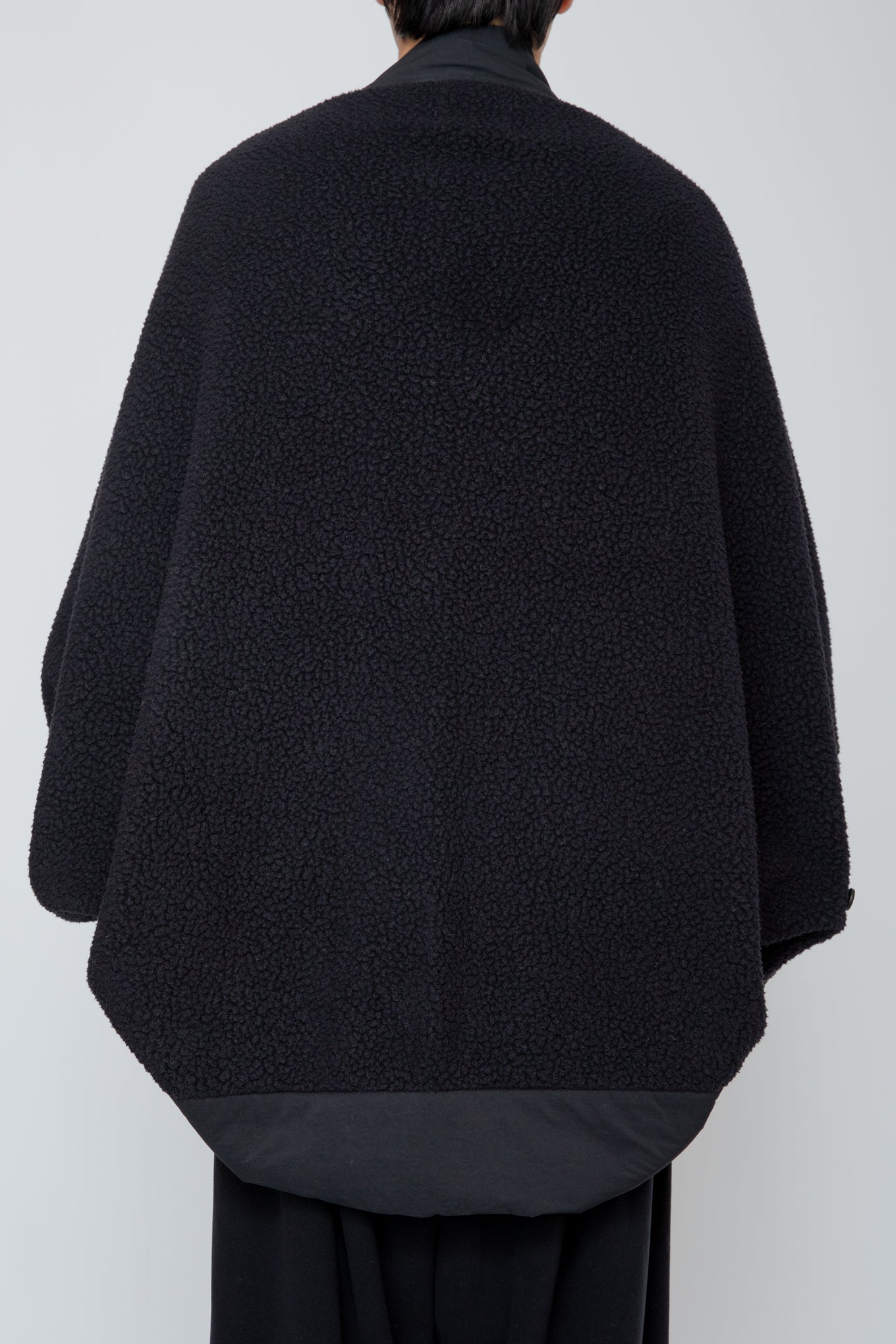 BLANKET MANTLE / BLACK