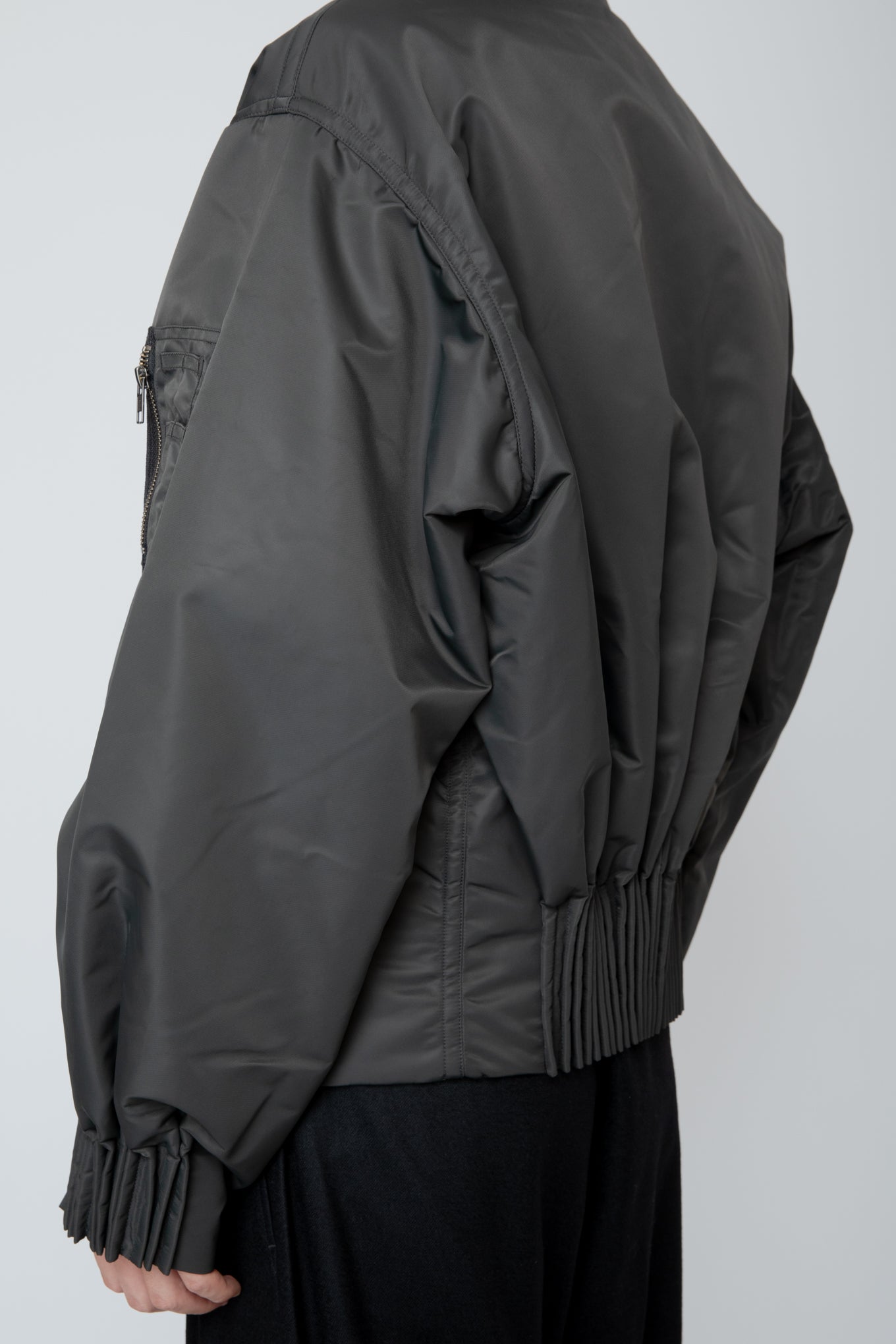 BUMPY GATHERED BOMBER JACKET / CHARCOAL