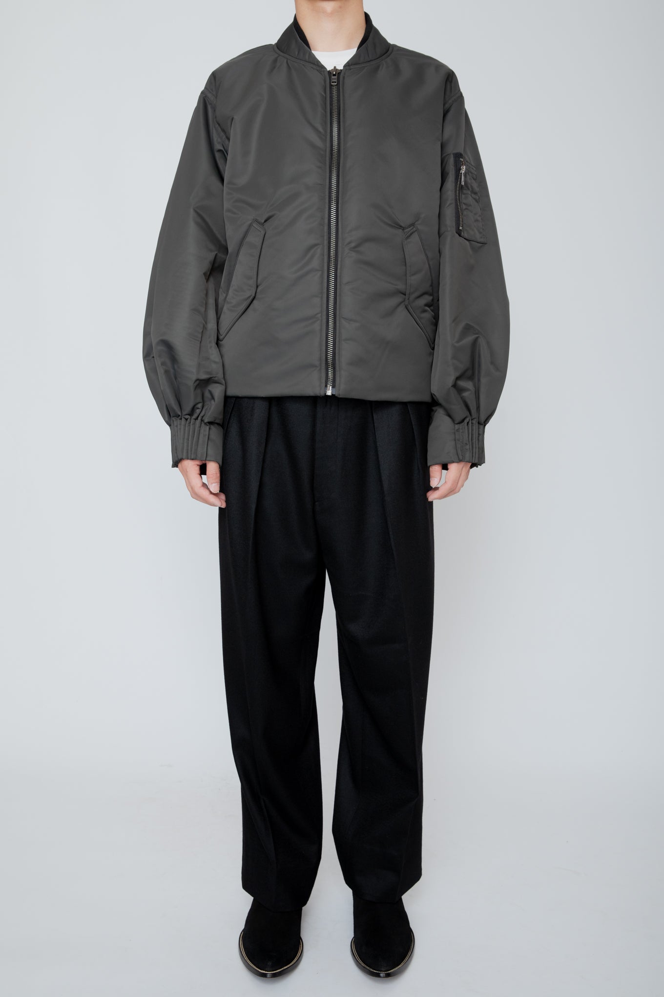 BUMPY GATHERED BOMBER JACKET / CHARCOAL