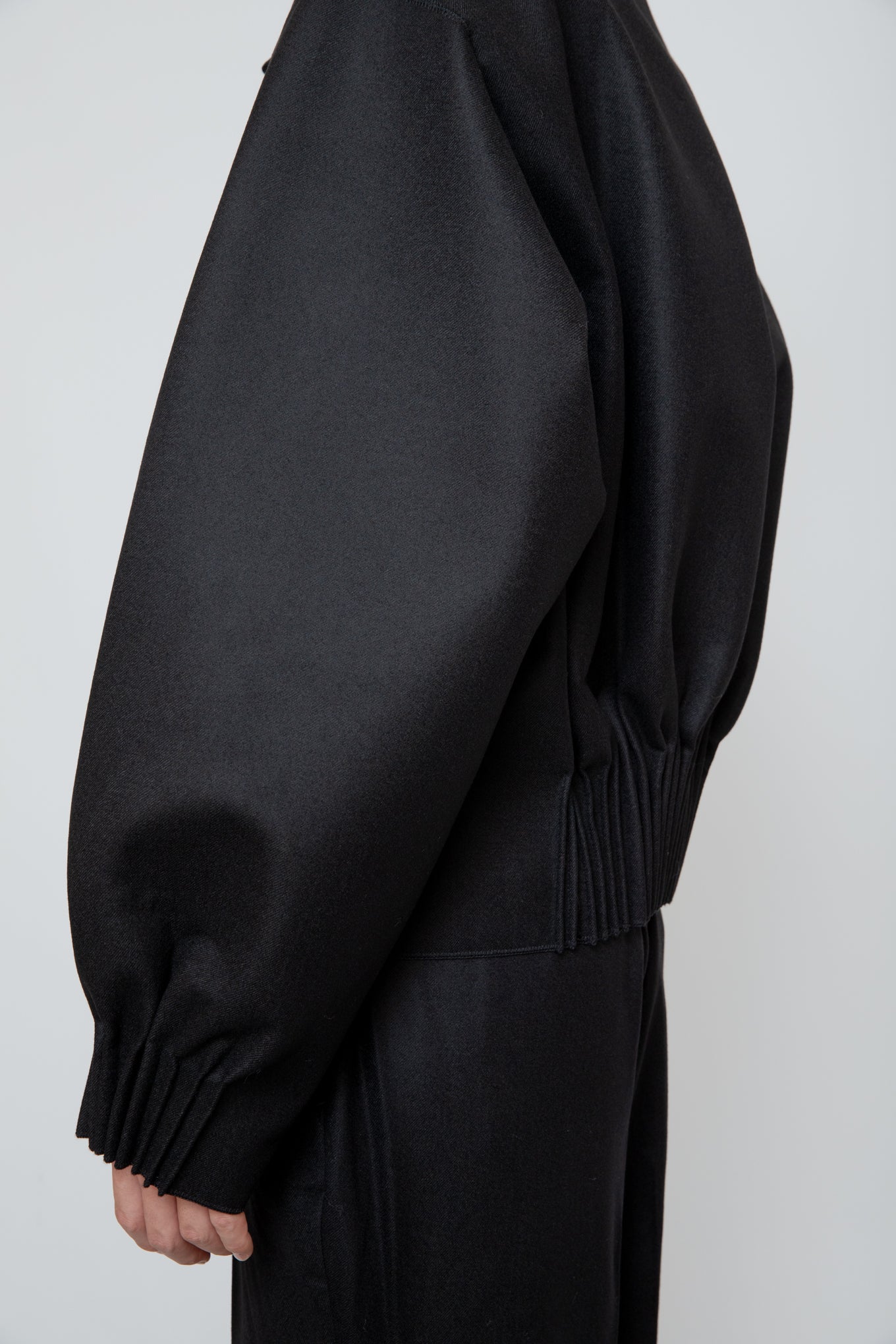 BUMPY GATHERED JACKET / BLACK