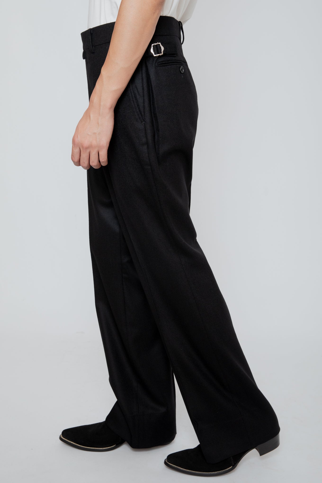 SEMI FLARED TROUSERS / BLACK