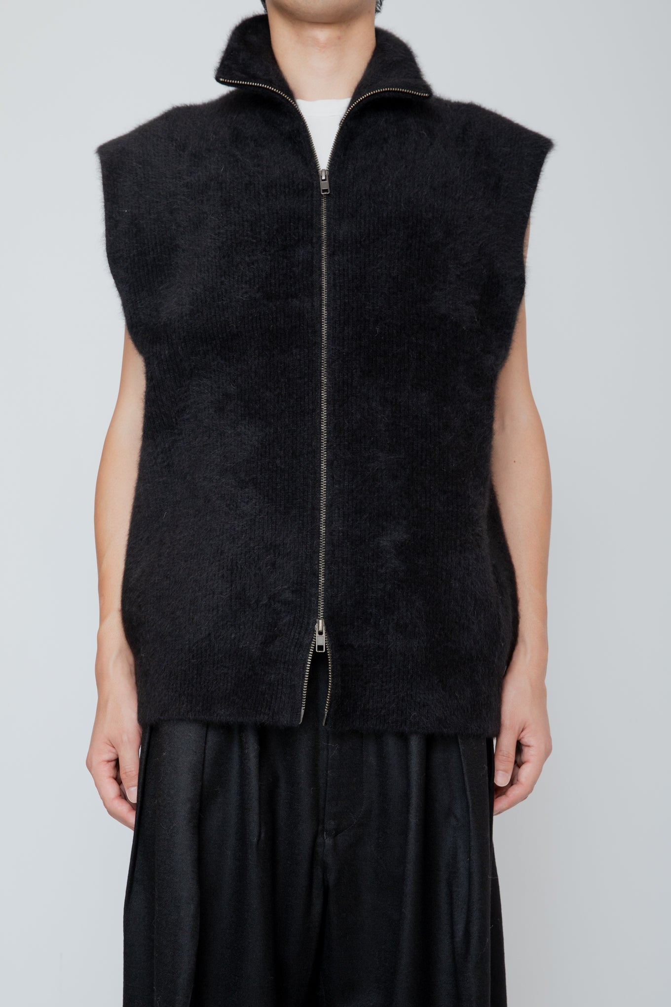 FOX CASHMERE ZIP-UP VEST / BLACK
