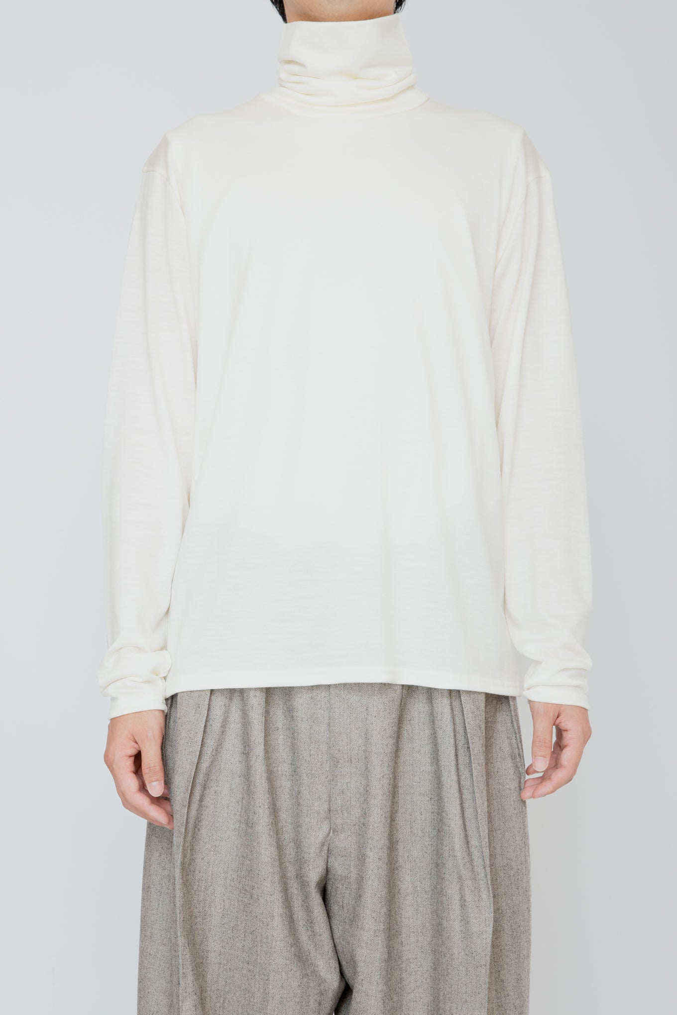 WASHABLE-WOOL HIGH NECK SHIRT / OFF WHITE