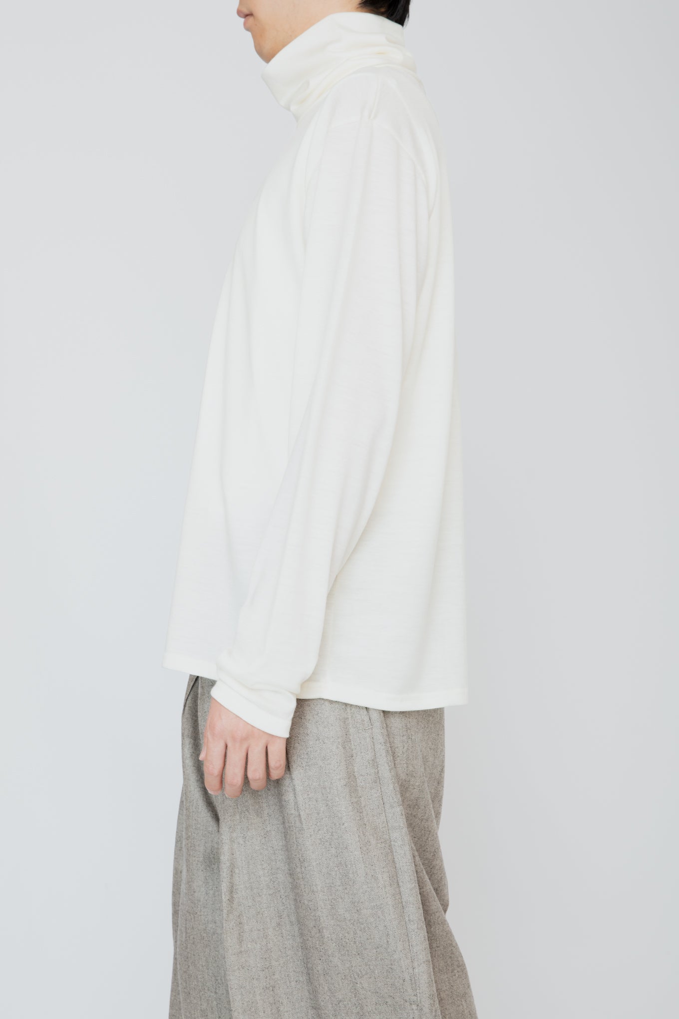 WASHABLE-WOOL HIGH NECK SHIRT / OFF WHITE