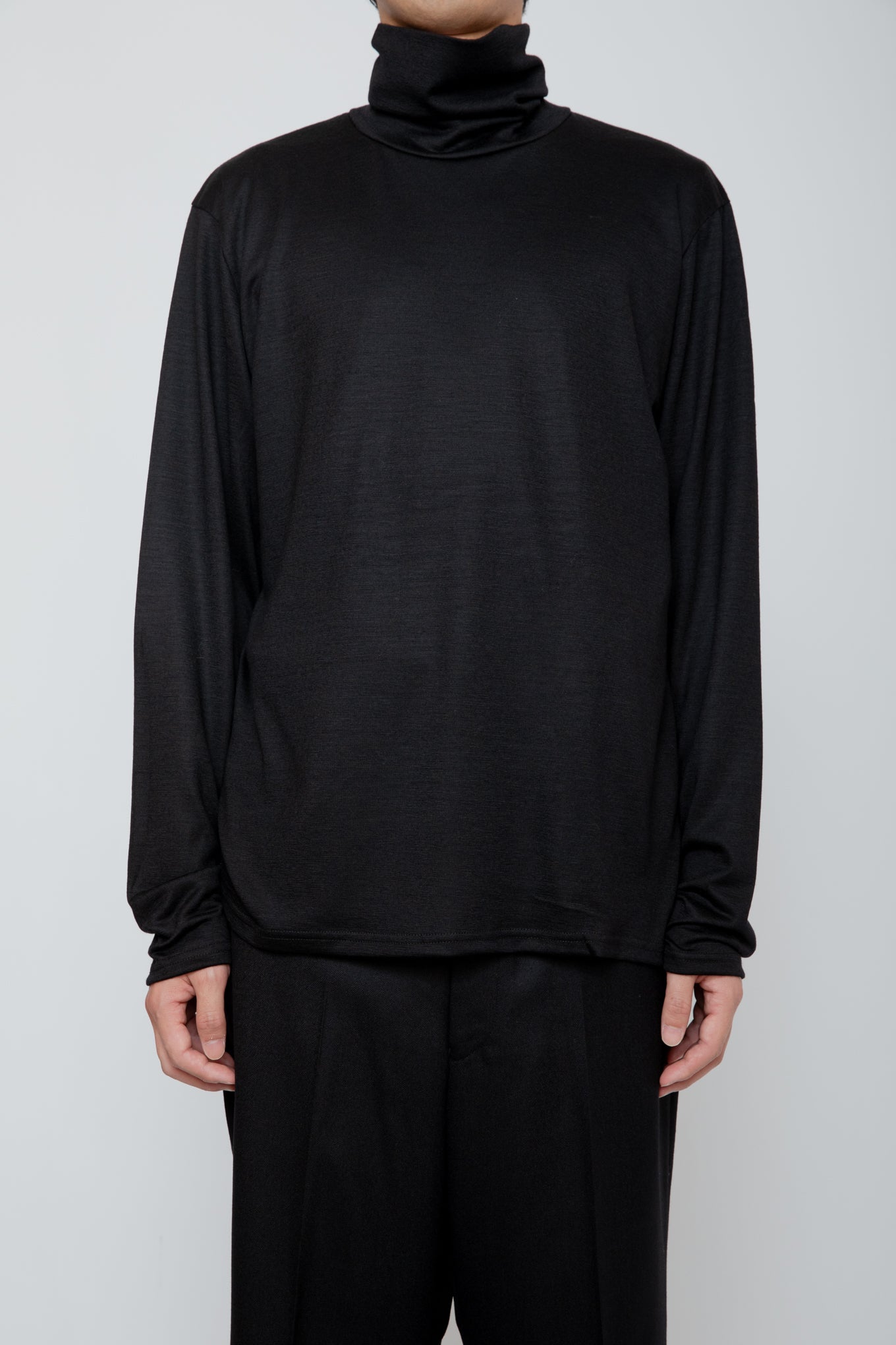 WASHABLE-WOOL HIGH NECK SHIRT / BLACK