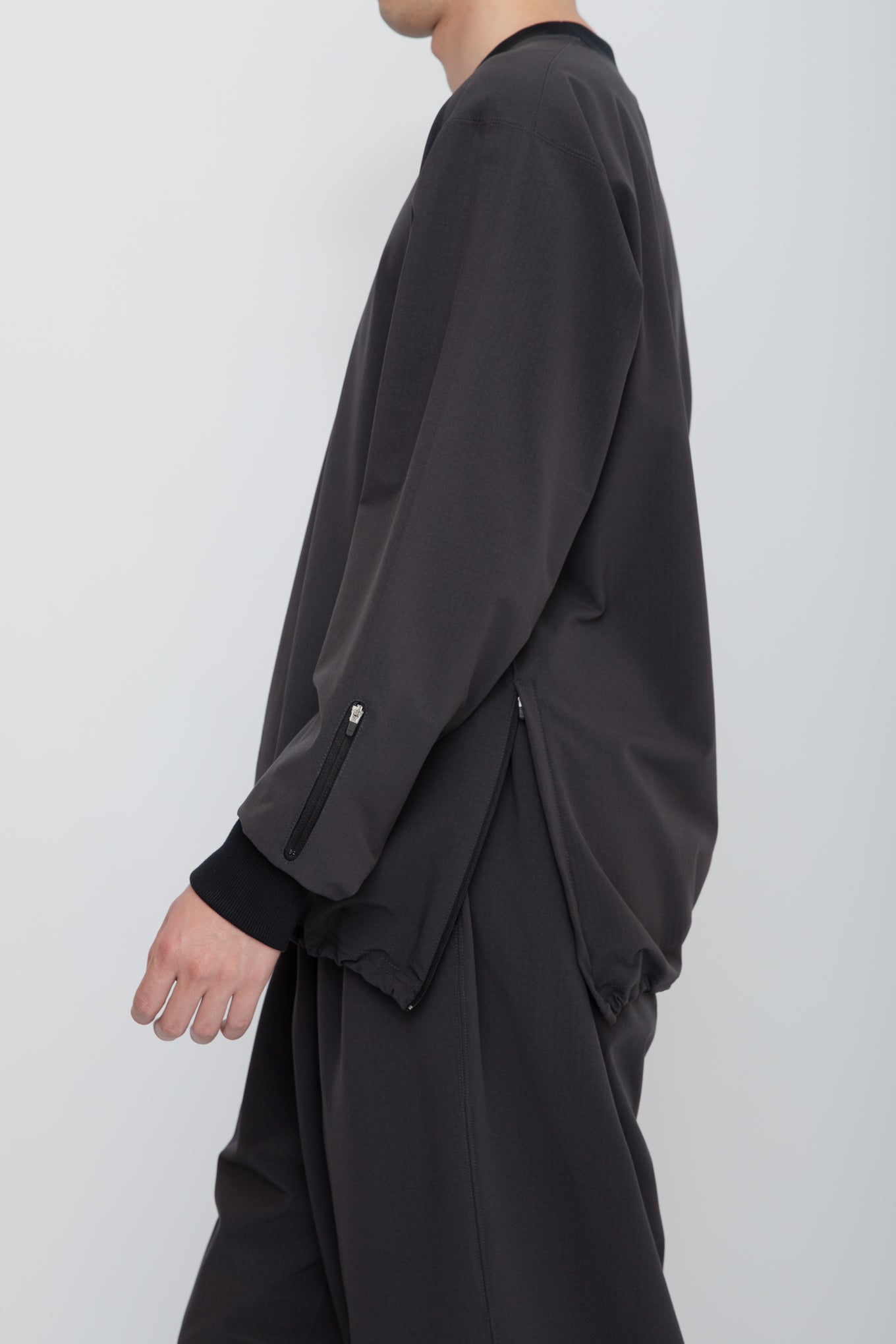 VOYAGER PULLOVER /  CHARCOAL