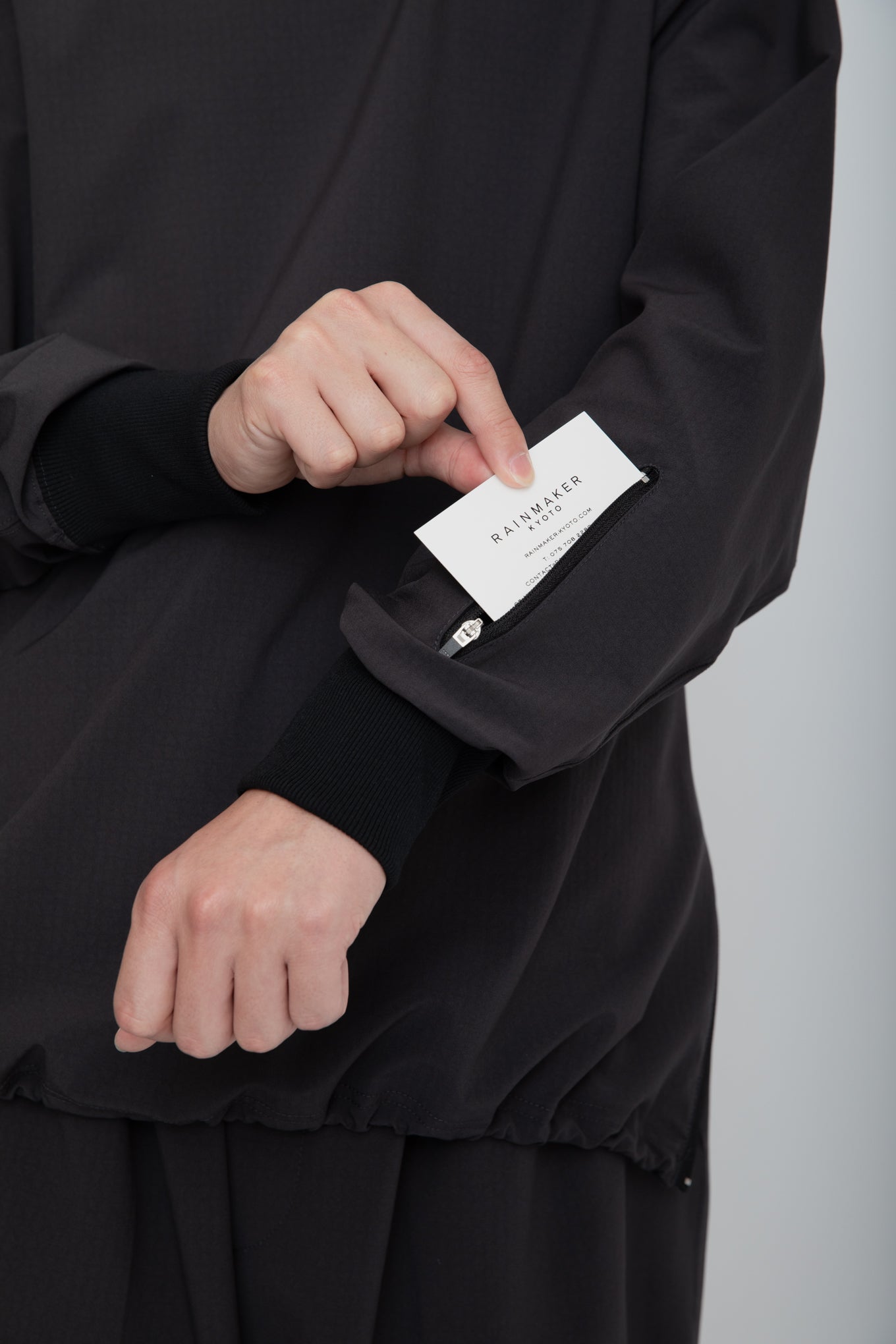 VOYAGER PULLOVER /  CHARCOAL